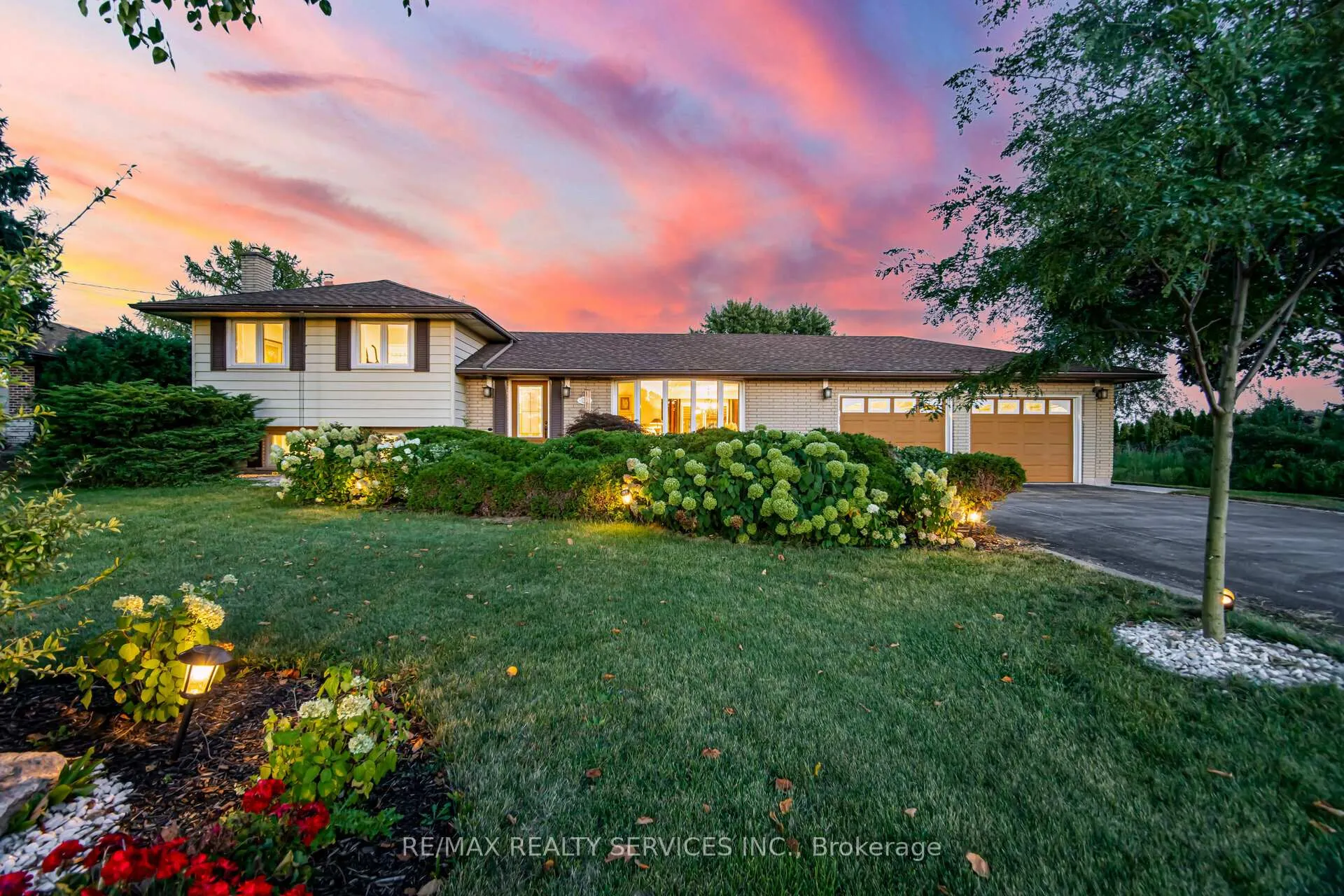 Photo 6 of 457 Trinity Church Road, Hamilton, Rural Glanbrook — HOMEH