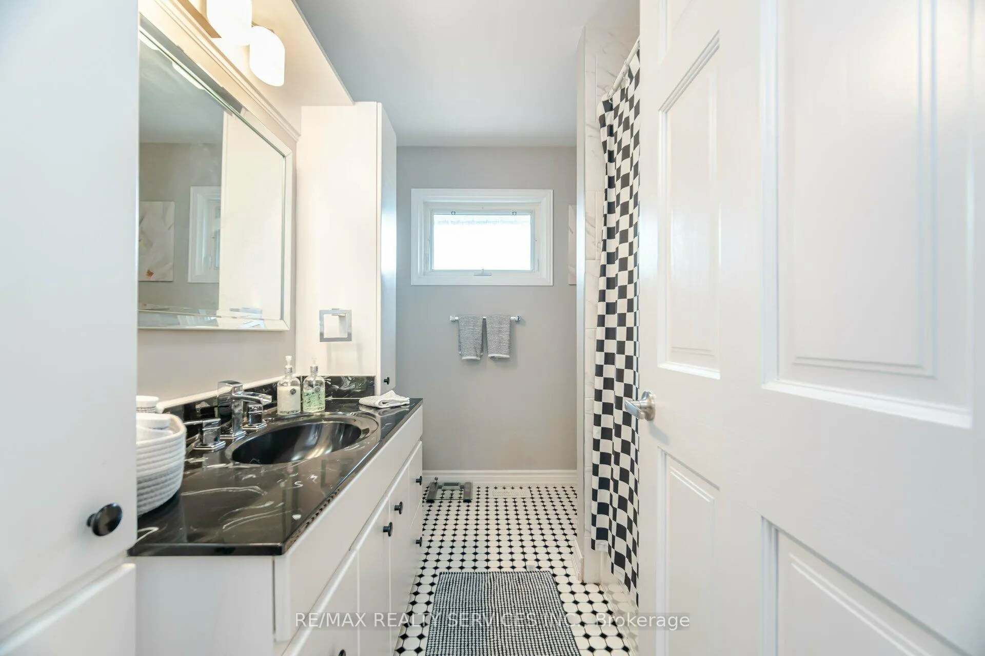 Photo 32 of 457 Trinity Church Road, Hamilton, Rural Glanbrook — HOMEH