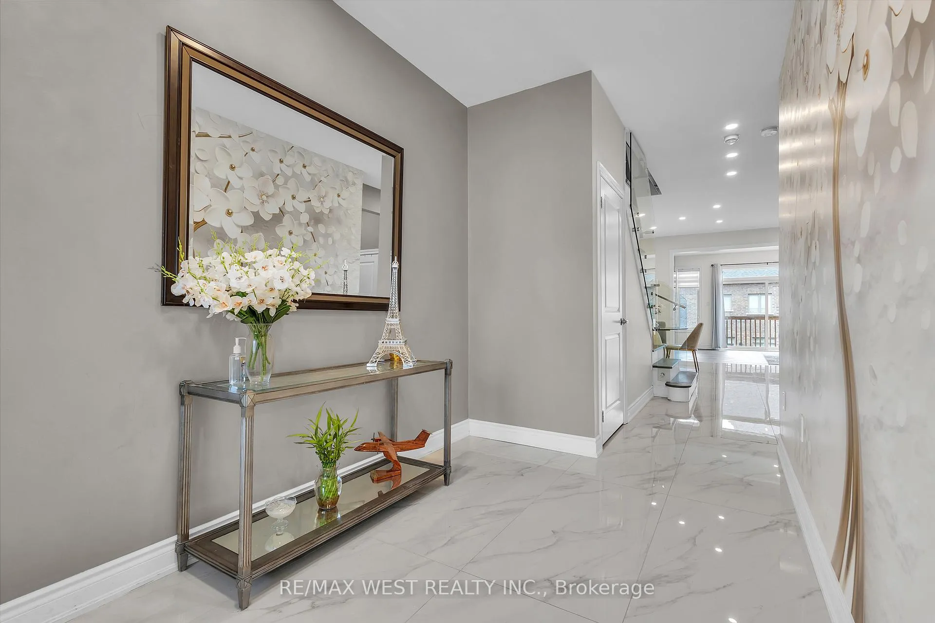 Photo 2 of 61 Zenith Avenue, Vaughan, Kleinburg — HOMEH
