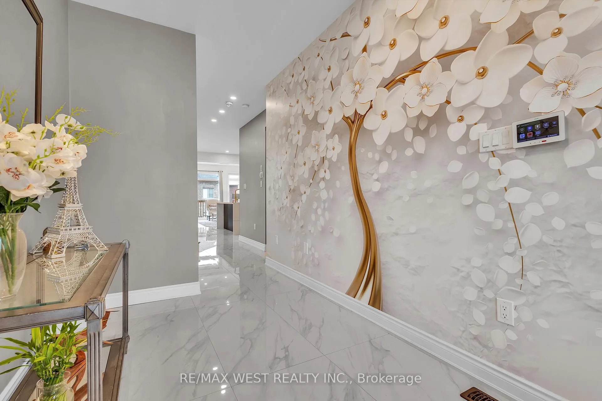 Photo 3 of 61 Zenith Avenue, Vaughan, Kleinburg — HOMEH