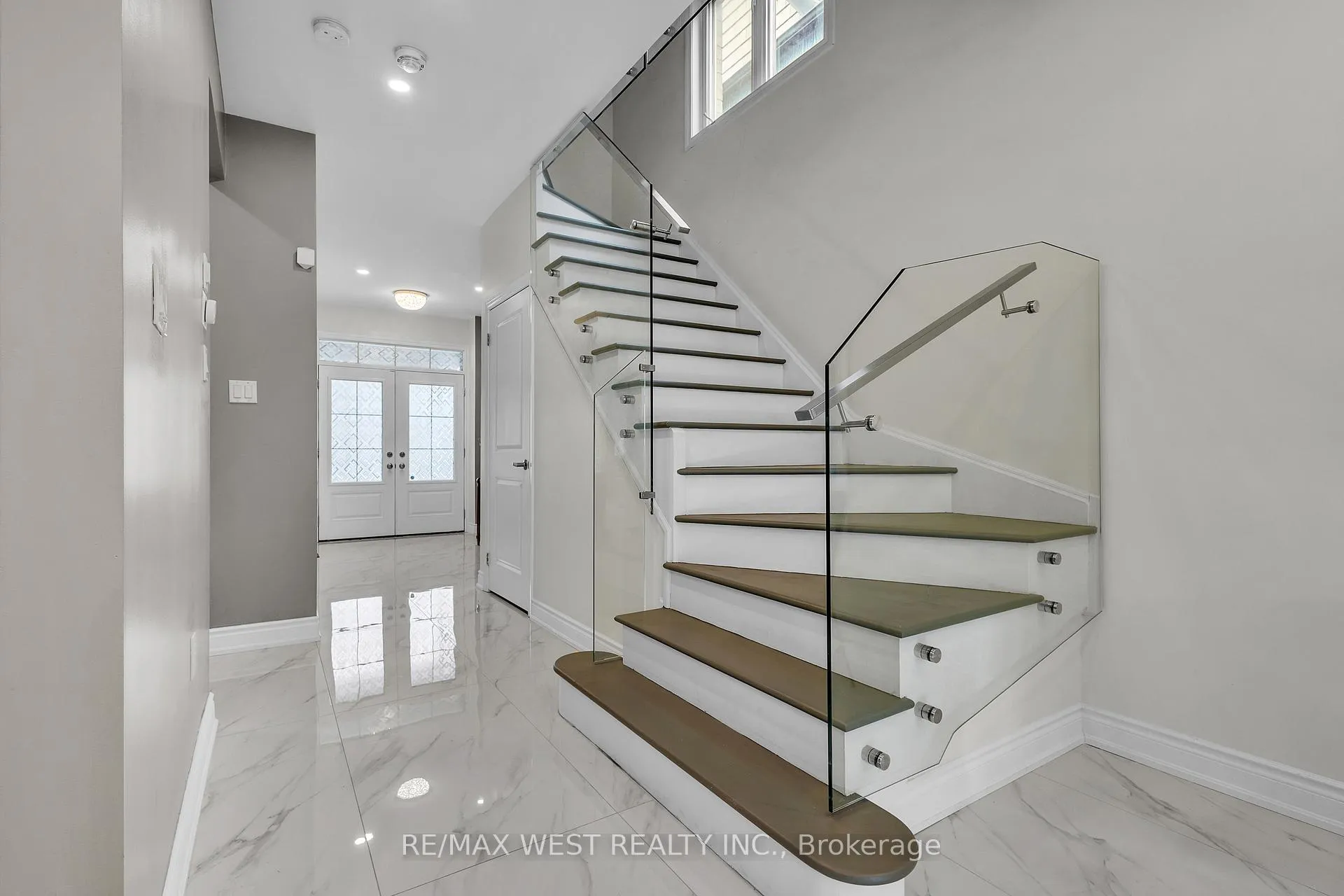 Photo 4 of 61 Zenith Avenue, Vaughan, Kleinburg — HOMEH