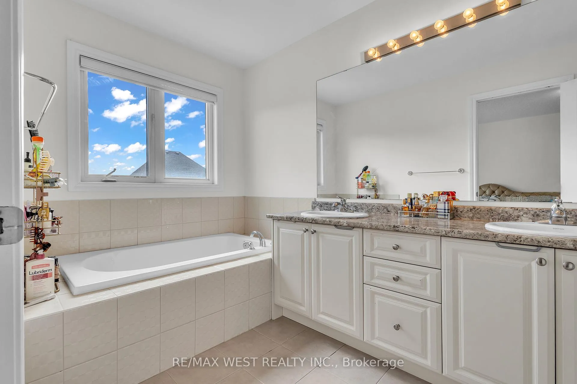 Photo 19 of 61 Zenith Avenue, Vaughan, Kleinburg — HOMEH