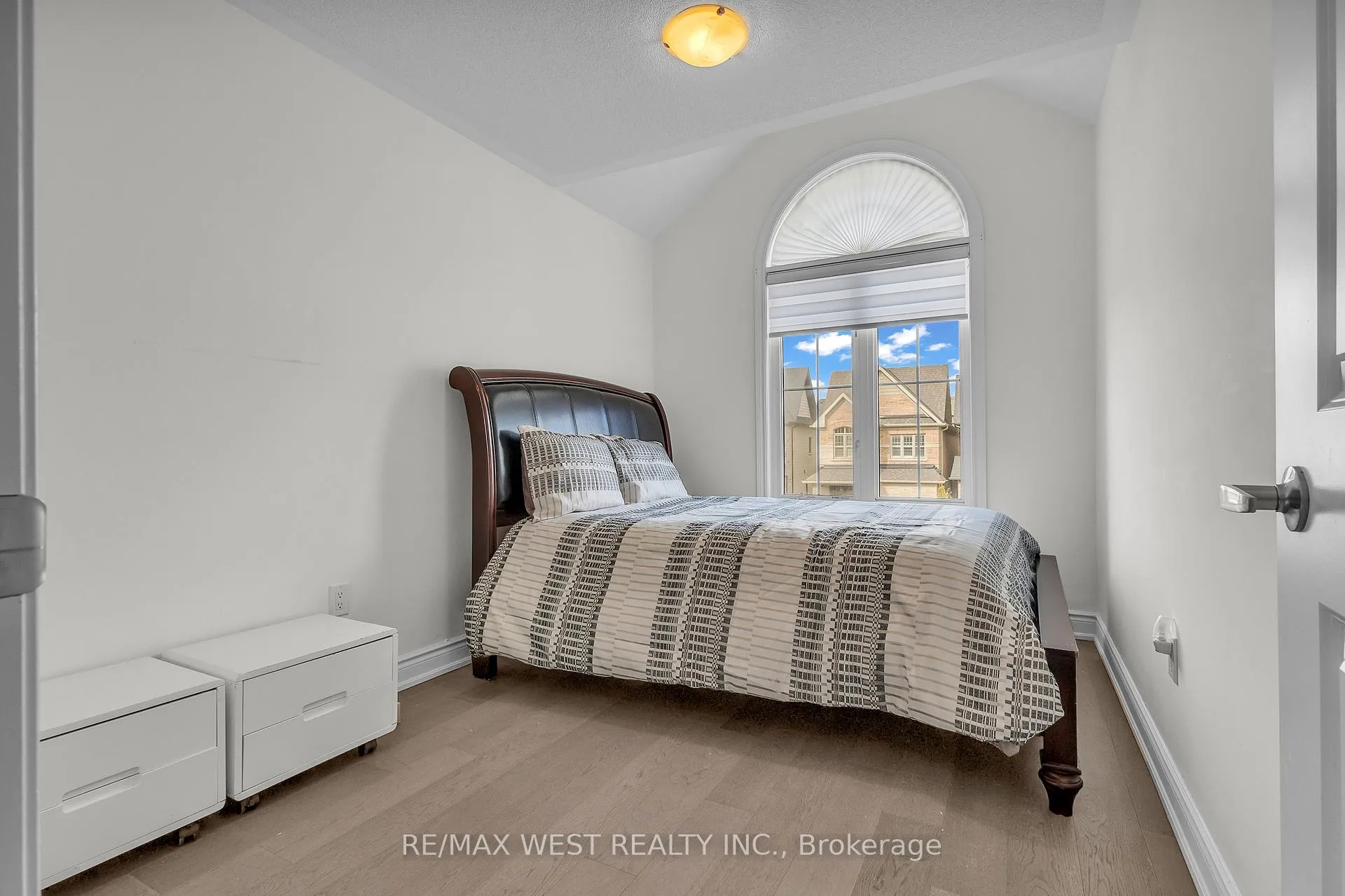 Photo 21 of 61 Zenith Avenue, Vaughan, Kleinburg — HOMEH