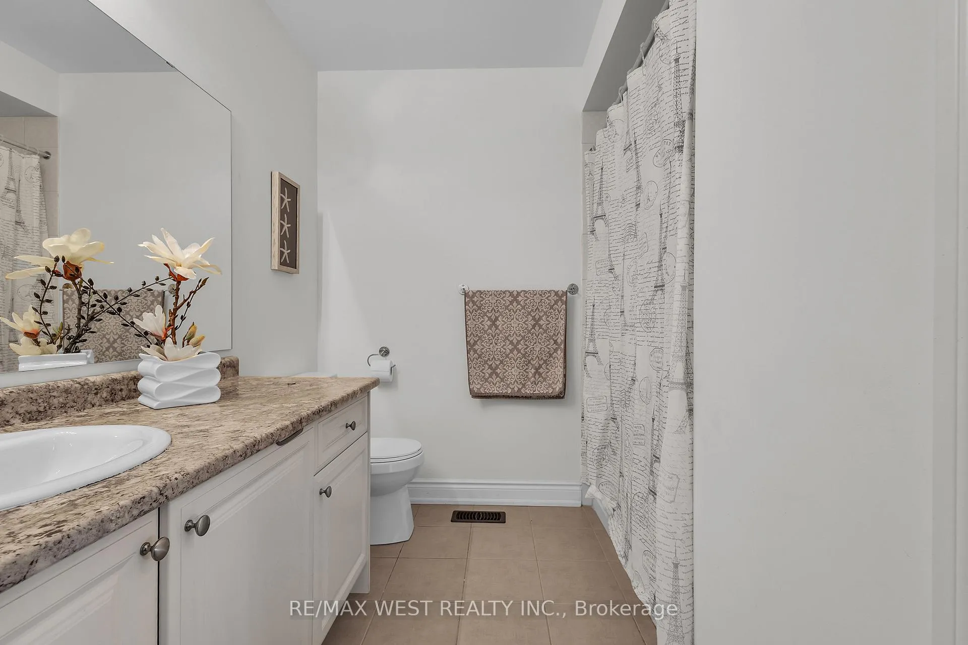 Photo 24 of 61 Zenith Avenue, Vaughan, Kleinburg — HOMEH