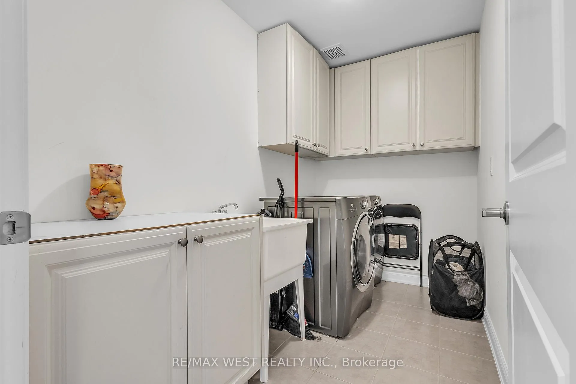 Photo 25 of 61 Zenith Avenue, Vaughan, Kleinburg — HOMEH