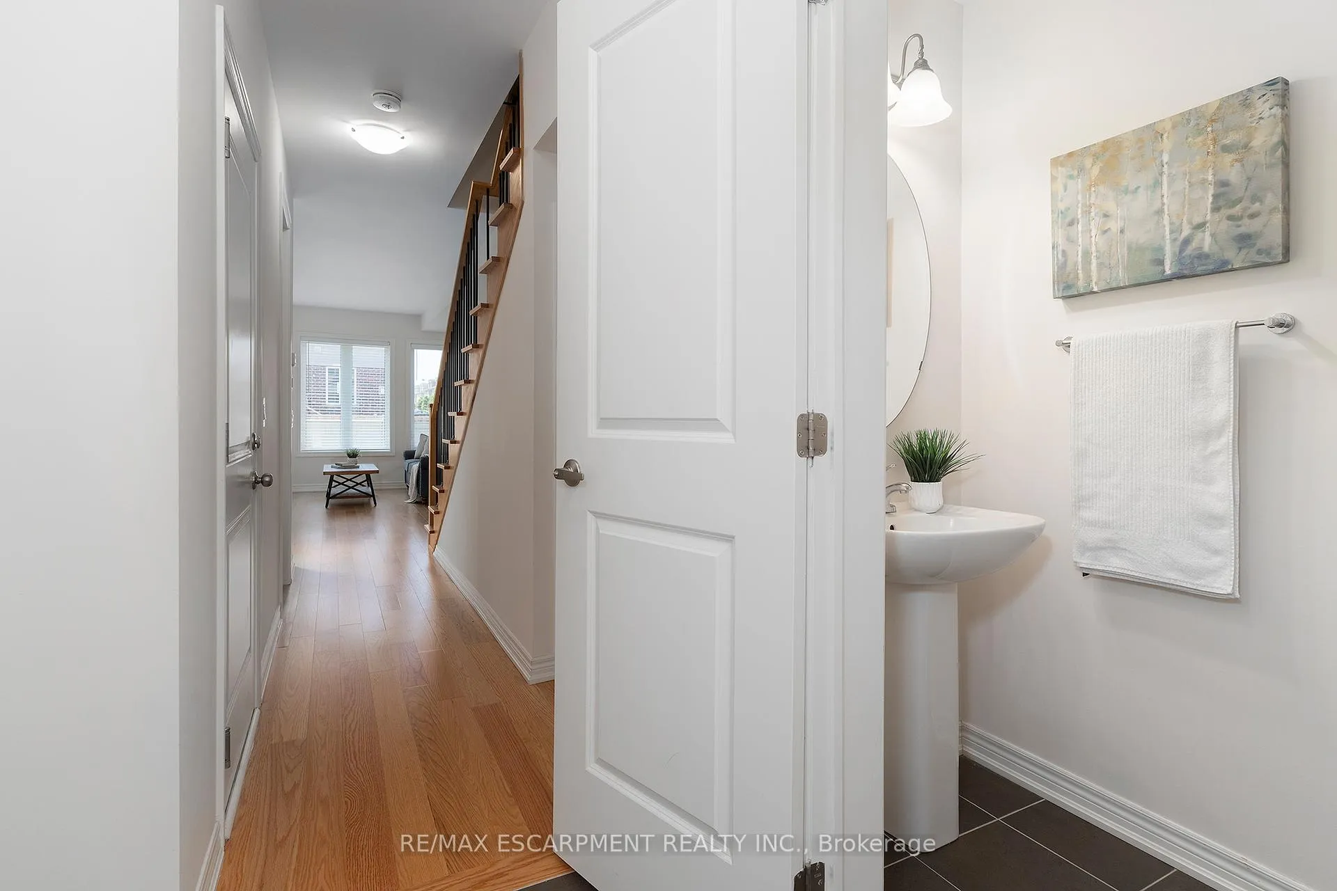 Photo 2 of 333 Raymond Road, Hamilton, Ancaster — HOMEH