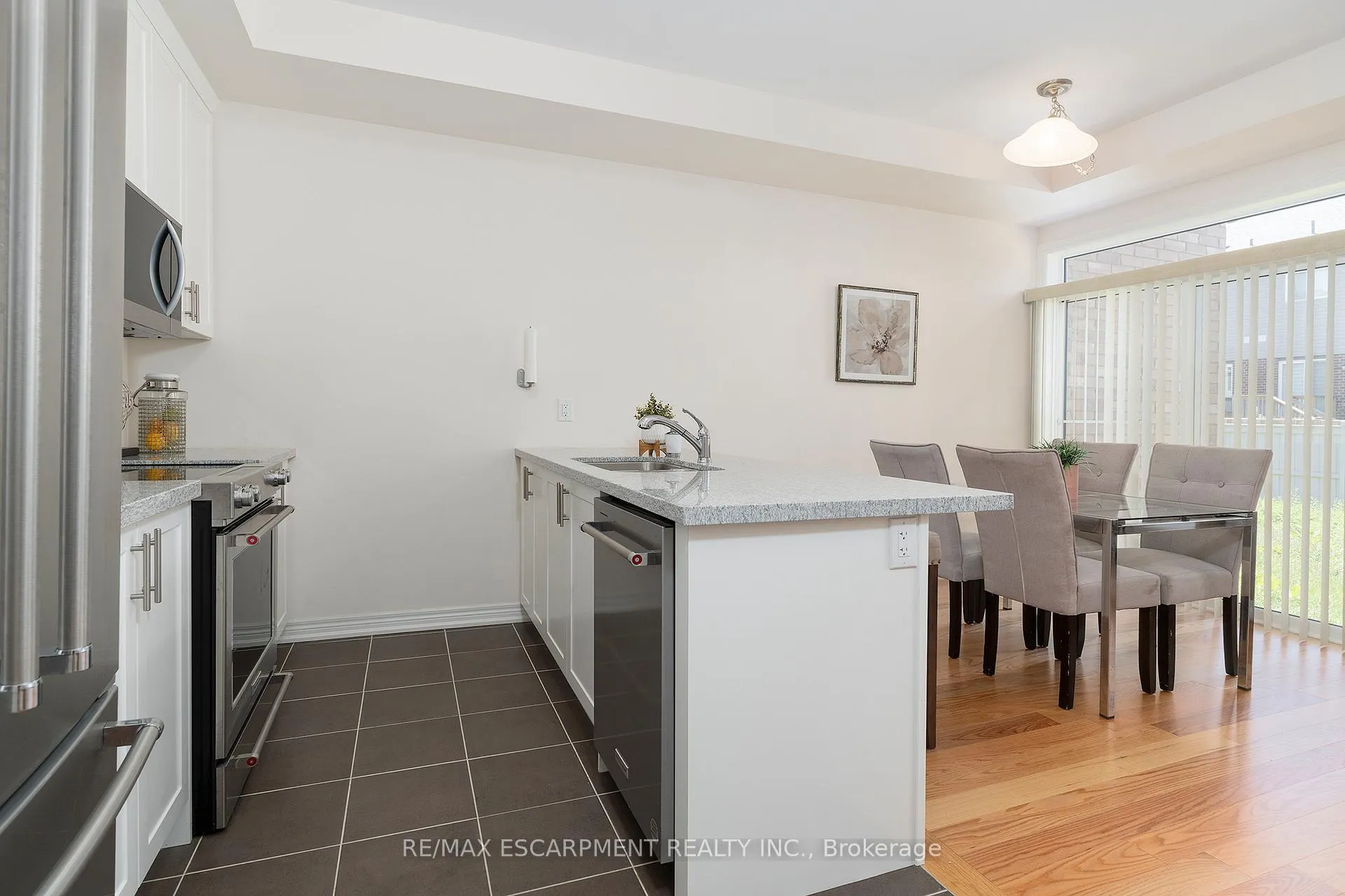 Photo 4 of 333 Raymond Road, Hamilton, Ancaster — HOMEH