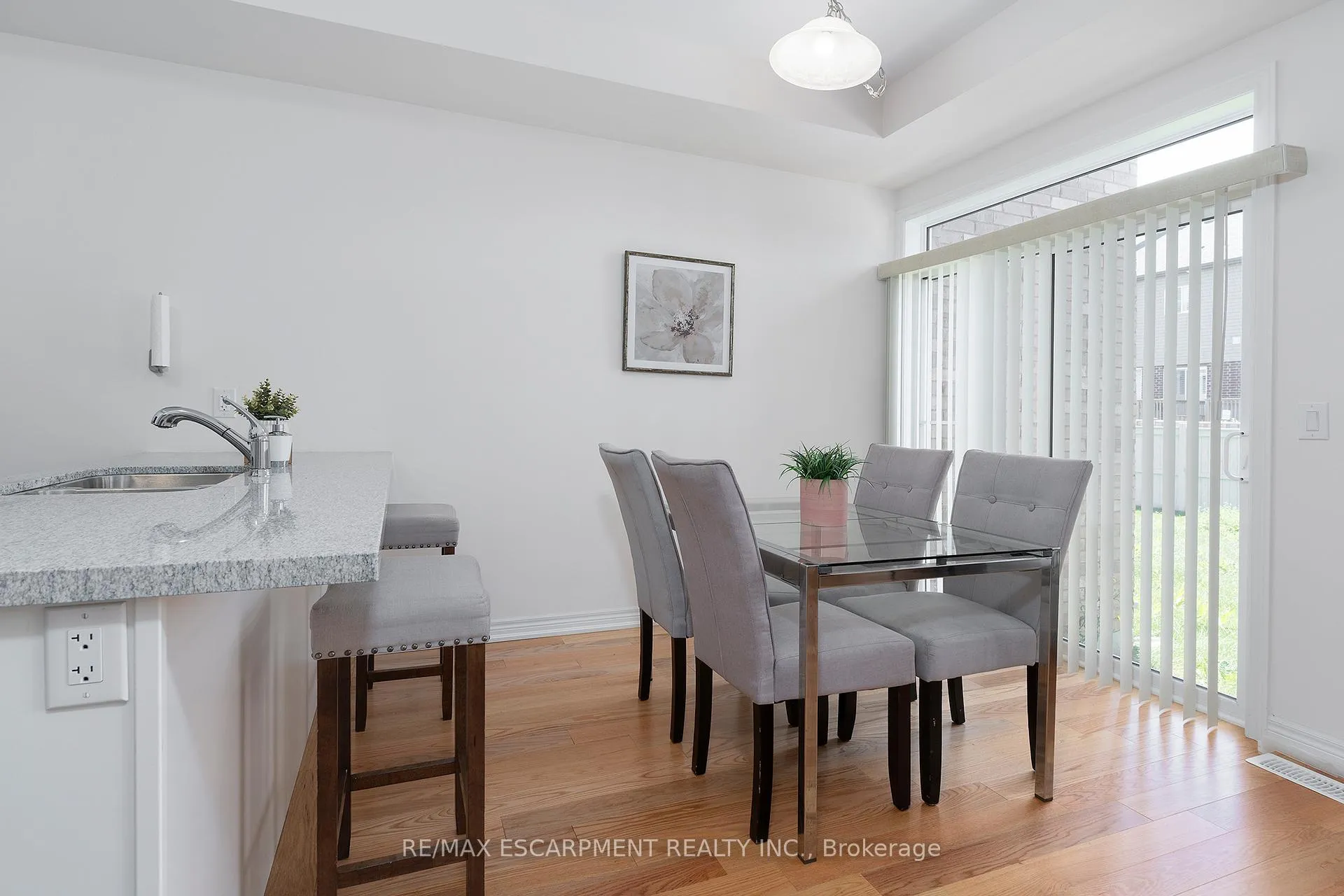 Photo 5 of 333 Raymond Road, Hamilton, Ancaster — HOMEH