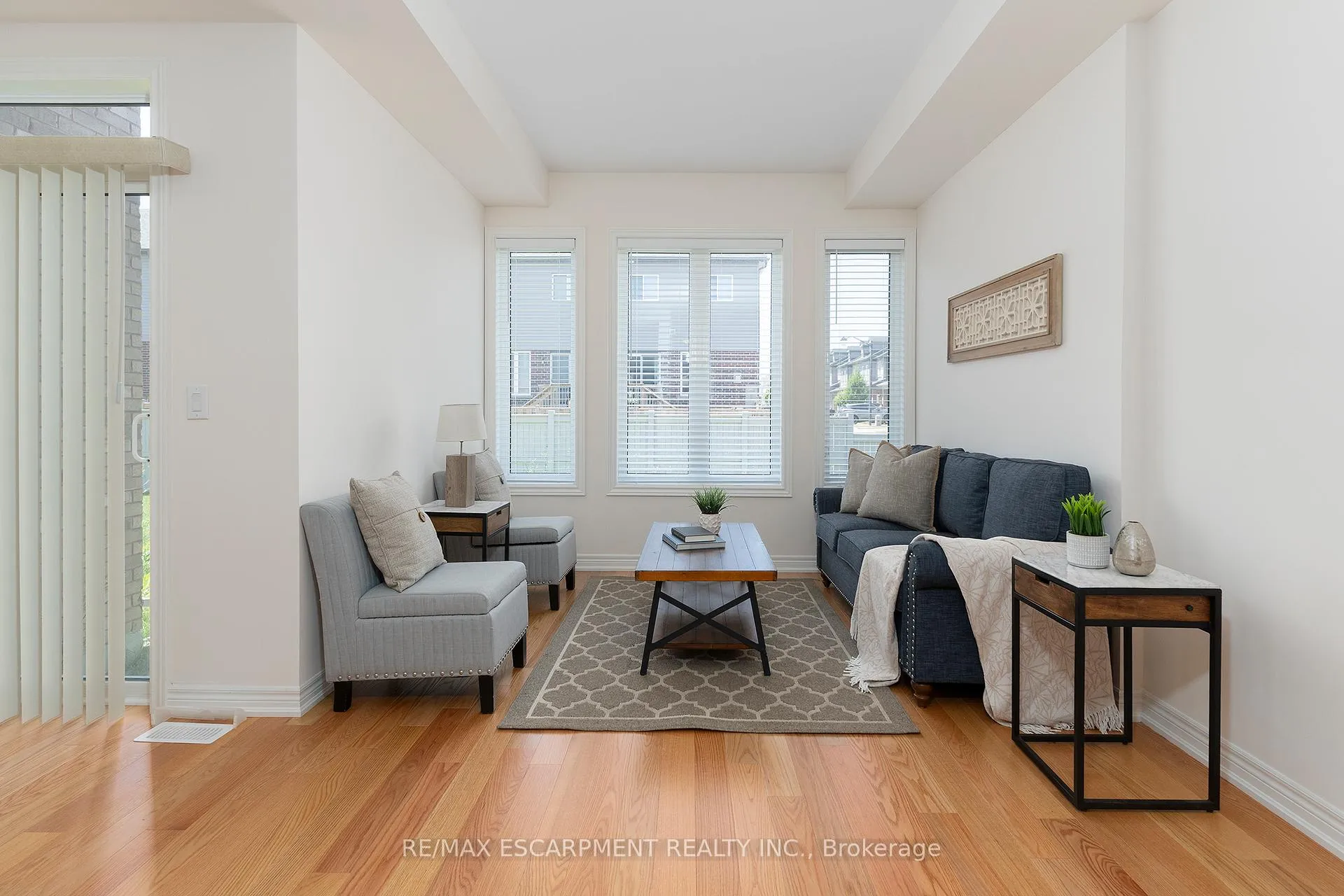 Photo 8 of 333 Raymond Road, Hamilton, Ancaster — HOMEH
