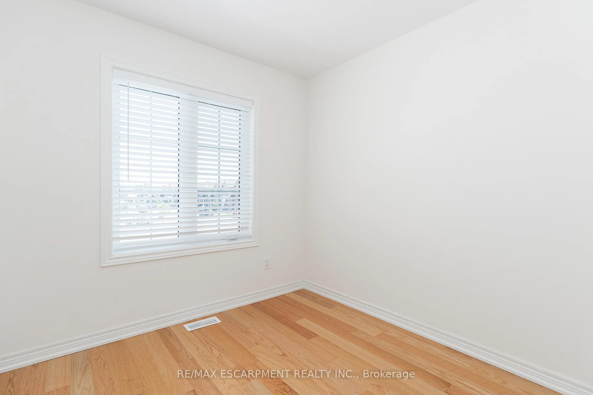 Photo 12 of 333 Raymond Road, Hamilton, Ancaster — HOMEH