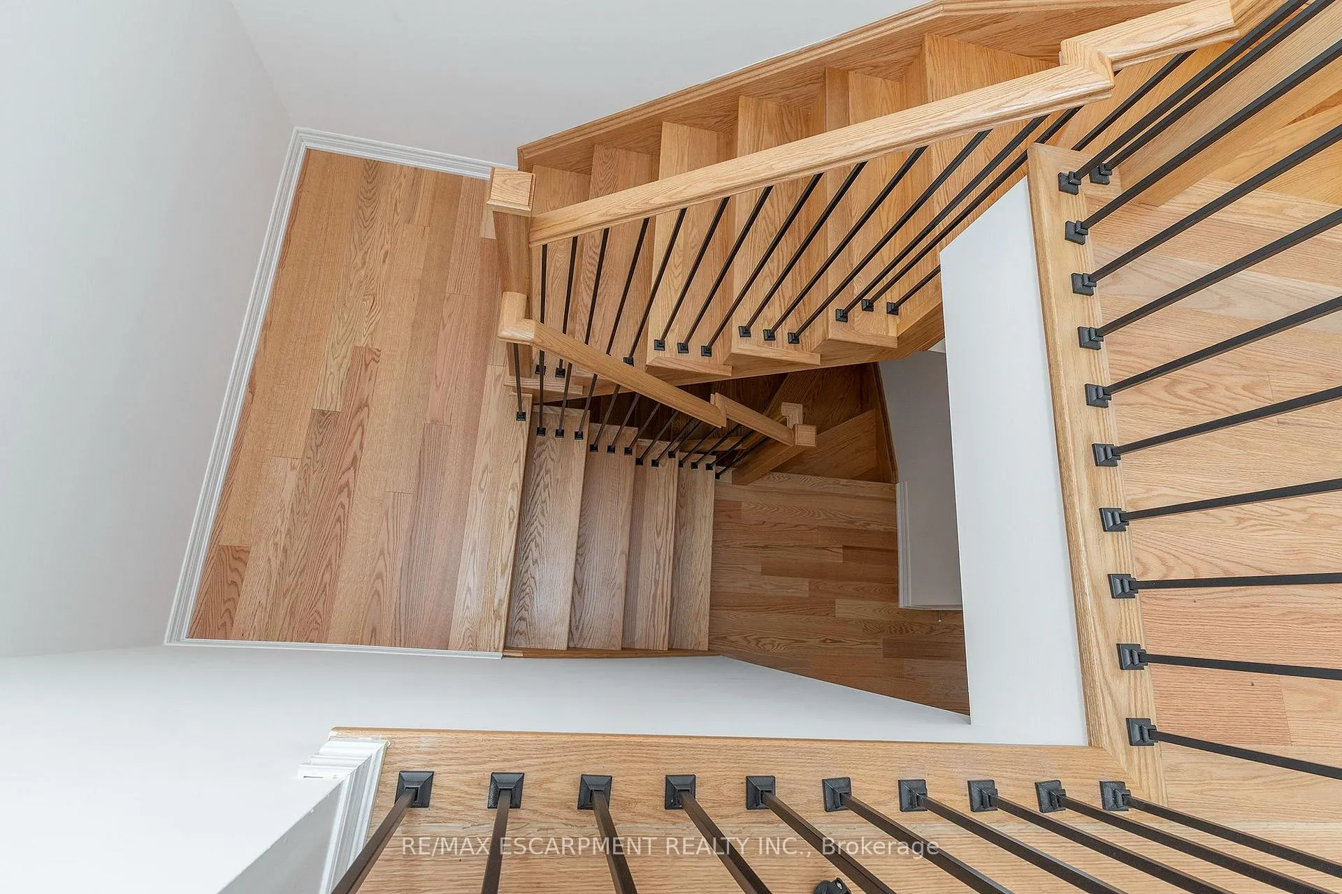 Photo 13 of 333 Raymond Road, Hamilton, Ancaster — HOMEH