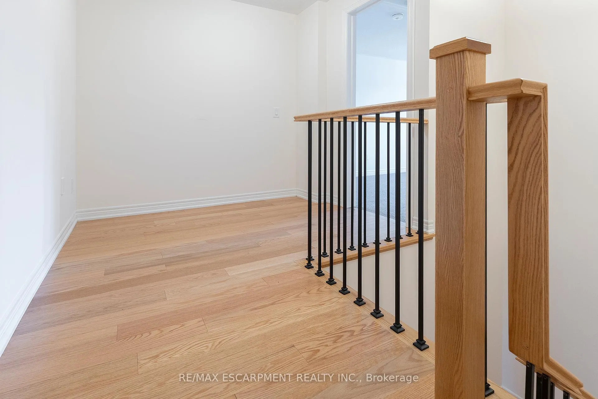 Photo 14 of 333 Raymond Road, Hamilton, Ancaster — HOMEH