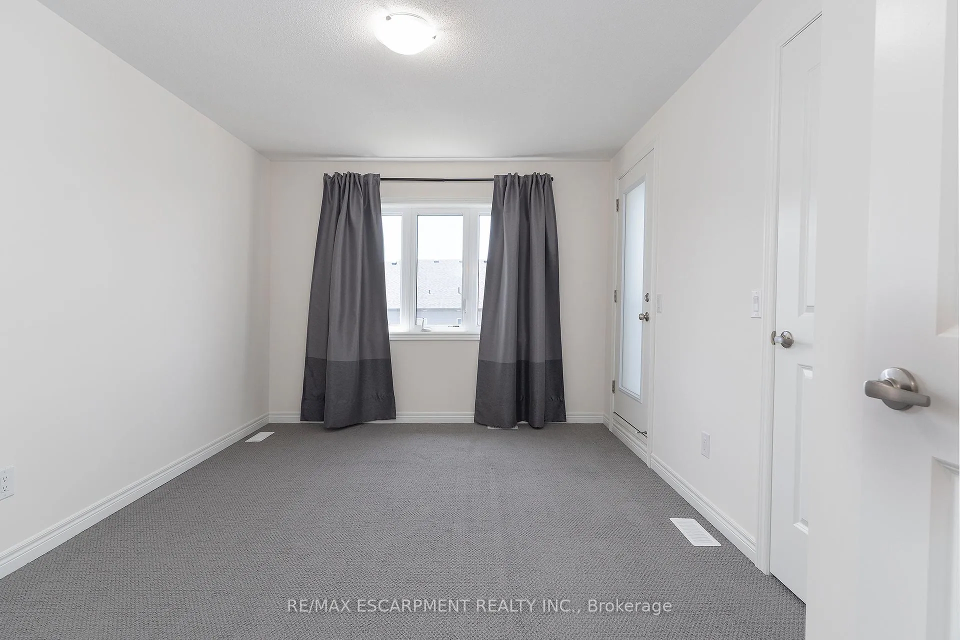 Photo 15 of 333 Raymond Road, Hamilton, Ancaster — HOMEH