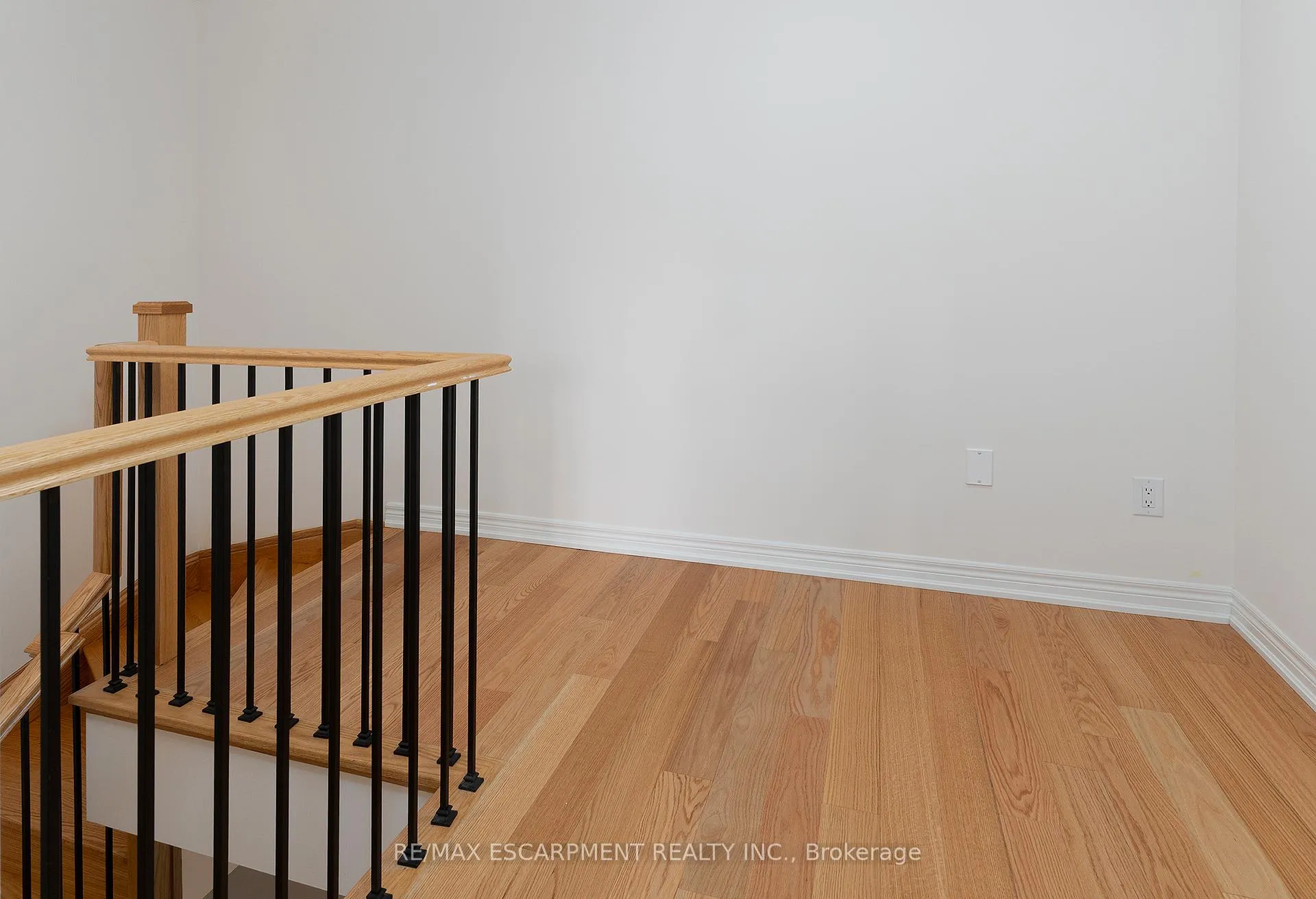 Photo 19 of 333 Raymond Road, Hamilton, Ancaster — HOMEH