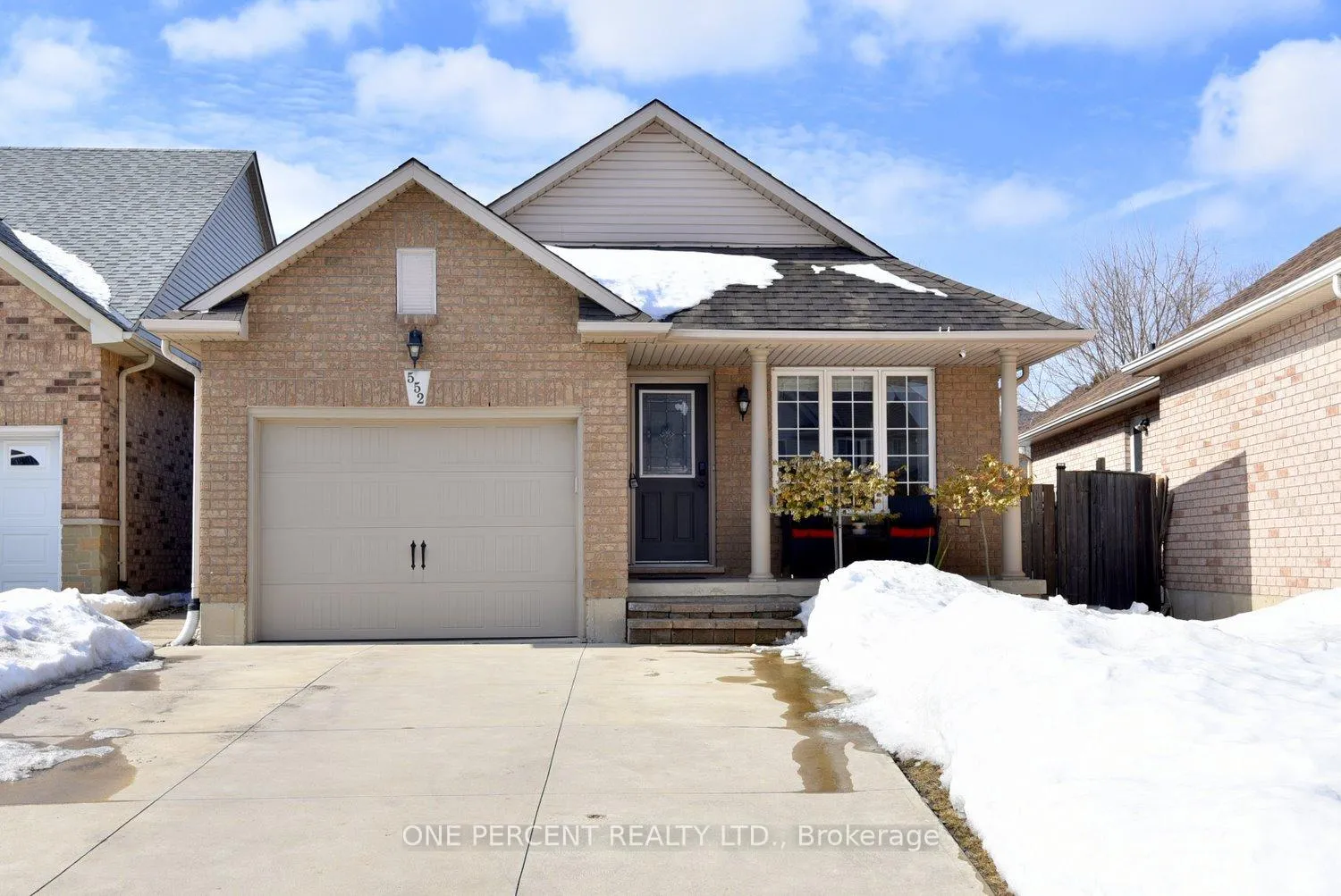 Photo 1 of 552 Southridge Drive, Hamilton, Mountview — HOMEH
