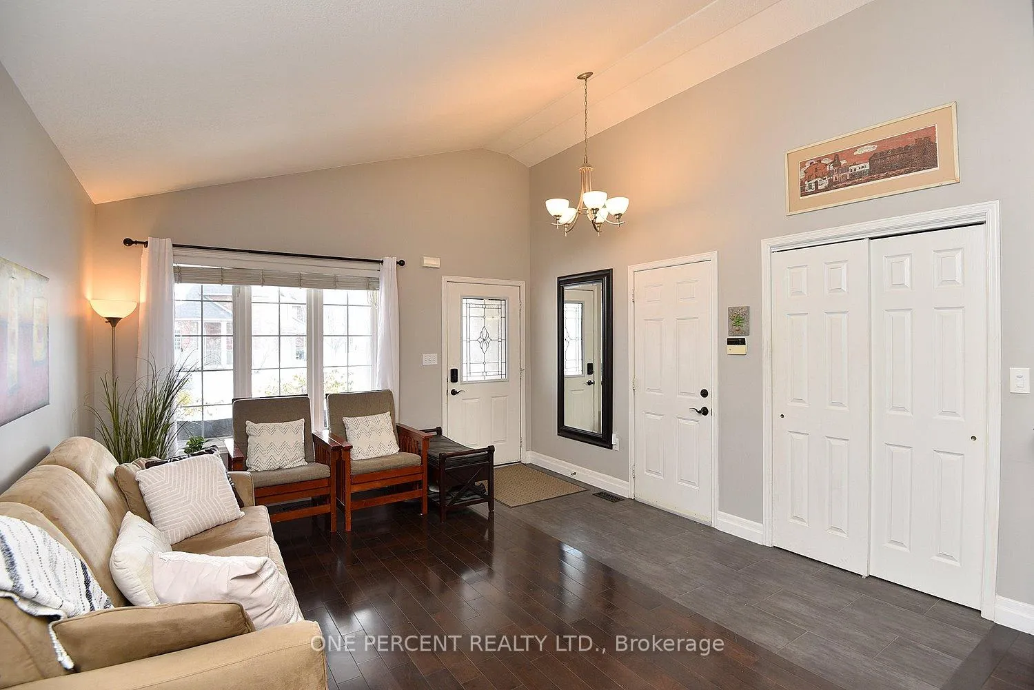 Photo 4 of 552 Southridge Drive, Hamilton, Mountview — HOMEH