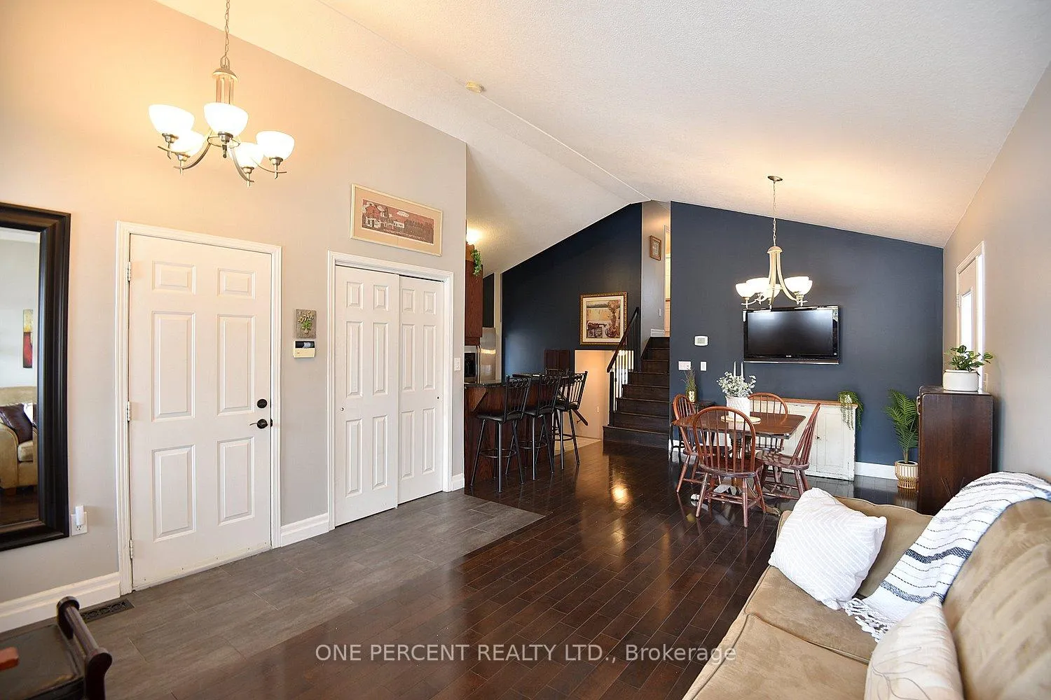 Photo 5 of 552 Southridge Drive, Hamilton, Mountview — HOMEH