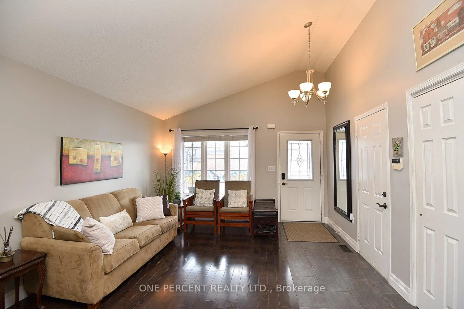 Photo 6 of 552 Southridge Drive, Hamilton, Mountview — HOMEH