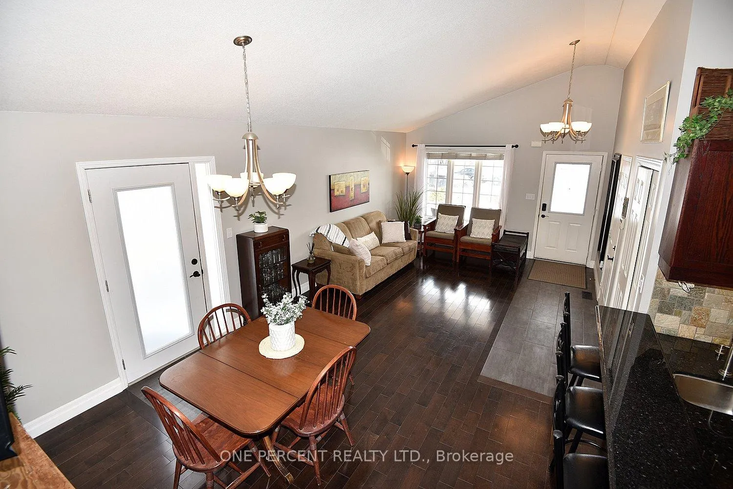 Photo 7 of 552 Southridge Drive, Hamilton, Mountview — HOMEH