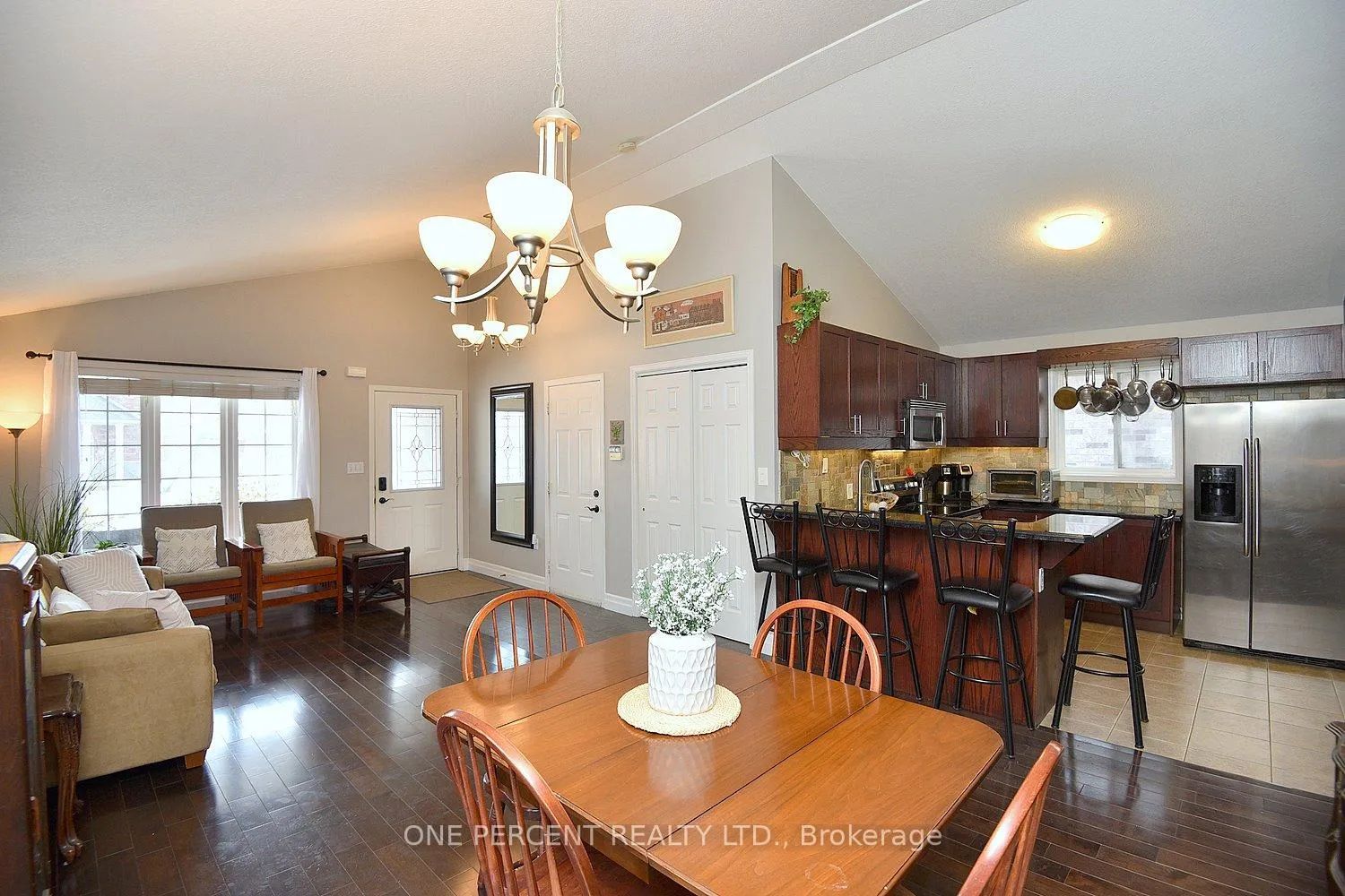 Photo 9 of 552 Southridge Drive, Hamilton, Mountview — HOMEH