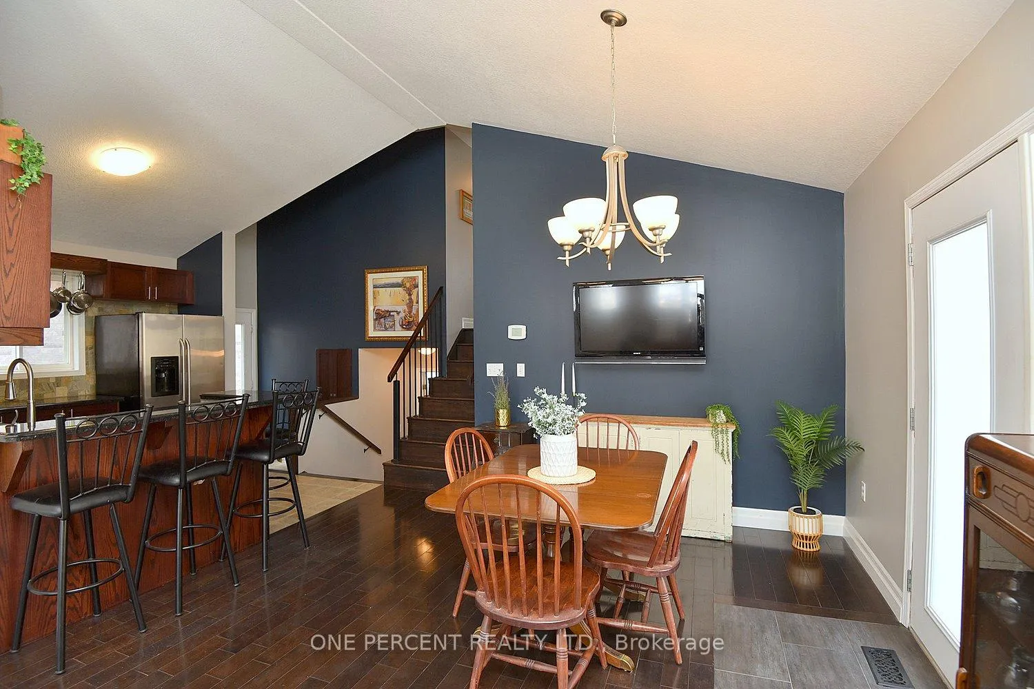 Photo 10 of 552 Southridge Drive, Hamilton, Mountview — HOMEH