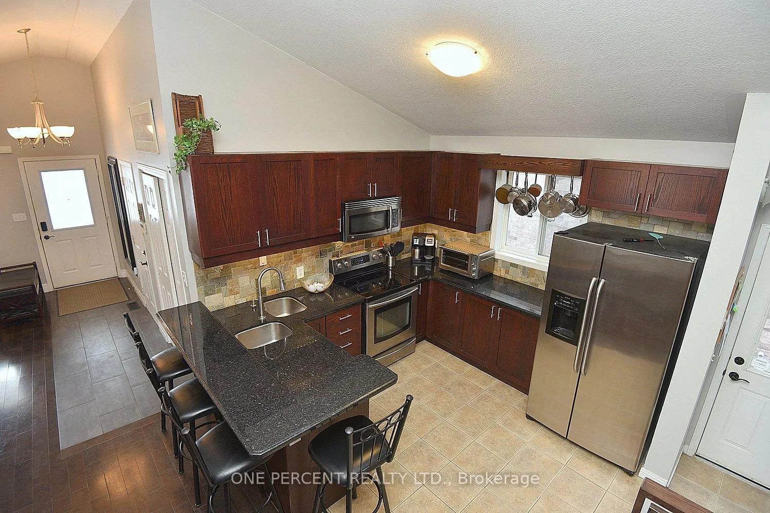 Photo 11 of 552 Southridge Drive, Hamilton, Mountview — HOMEH