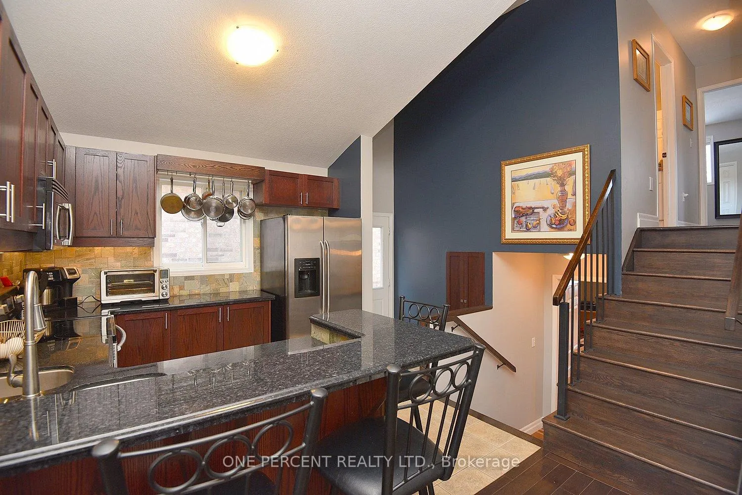 Photo 12 of 552 Southridge Drive, Hamilton, Mountview — HOMEH