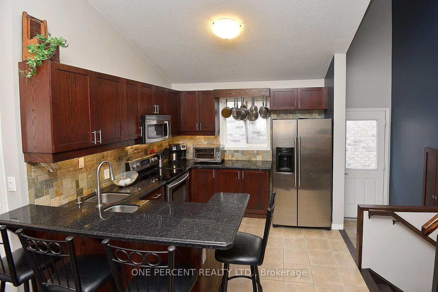 Photo 13 of 552 Southridge Drive, Hamilton, Mountview — HOMEH