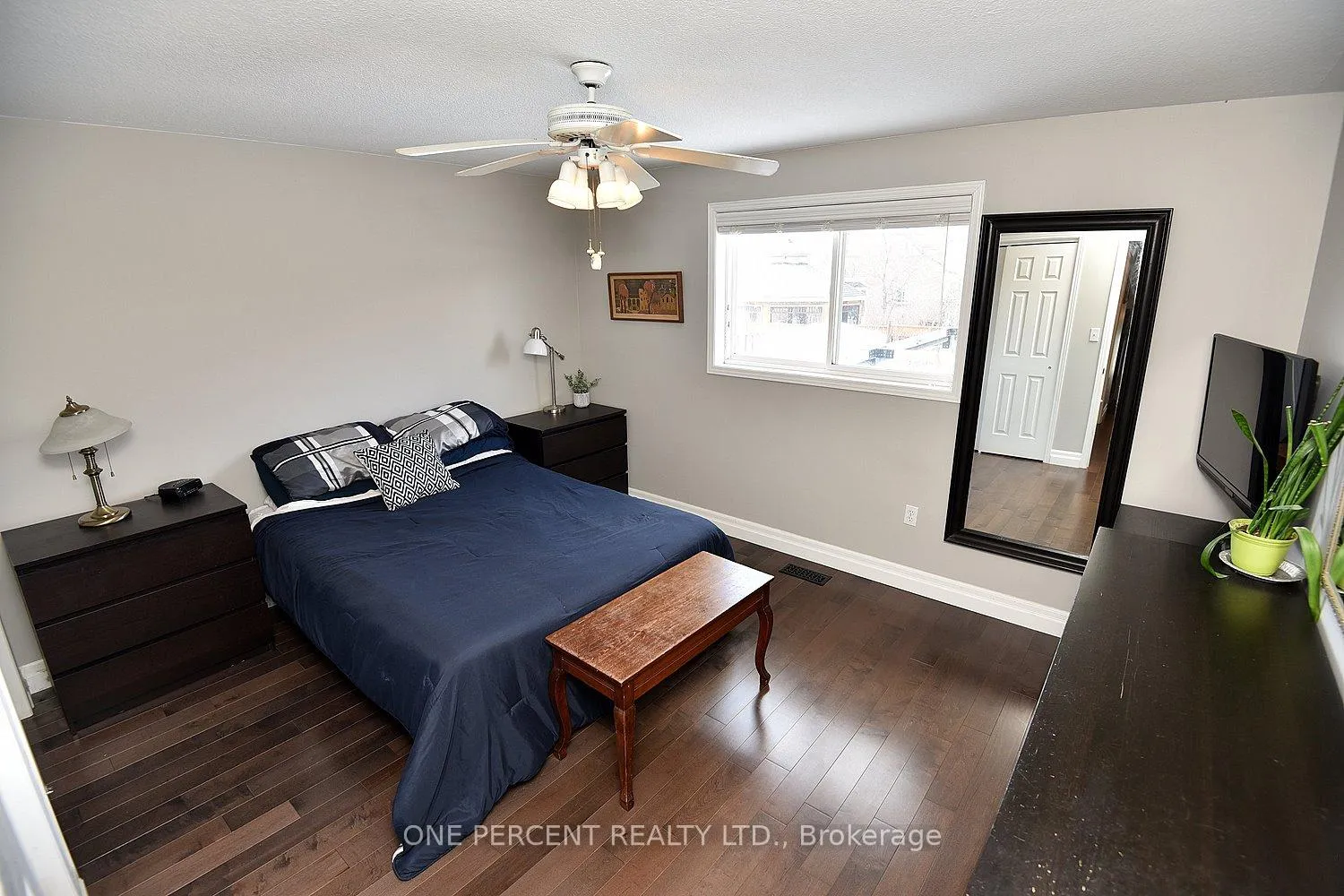 Photo 16 of 552 Southridge Drive, Hamilton, Mountview — HOMEH