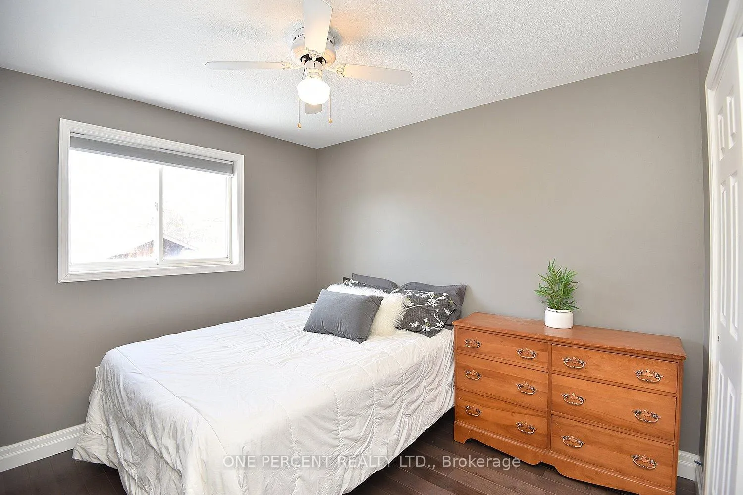 Photo 17 of 552 Southridge Drive, Hamilton, Mountview — HOMEH