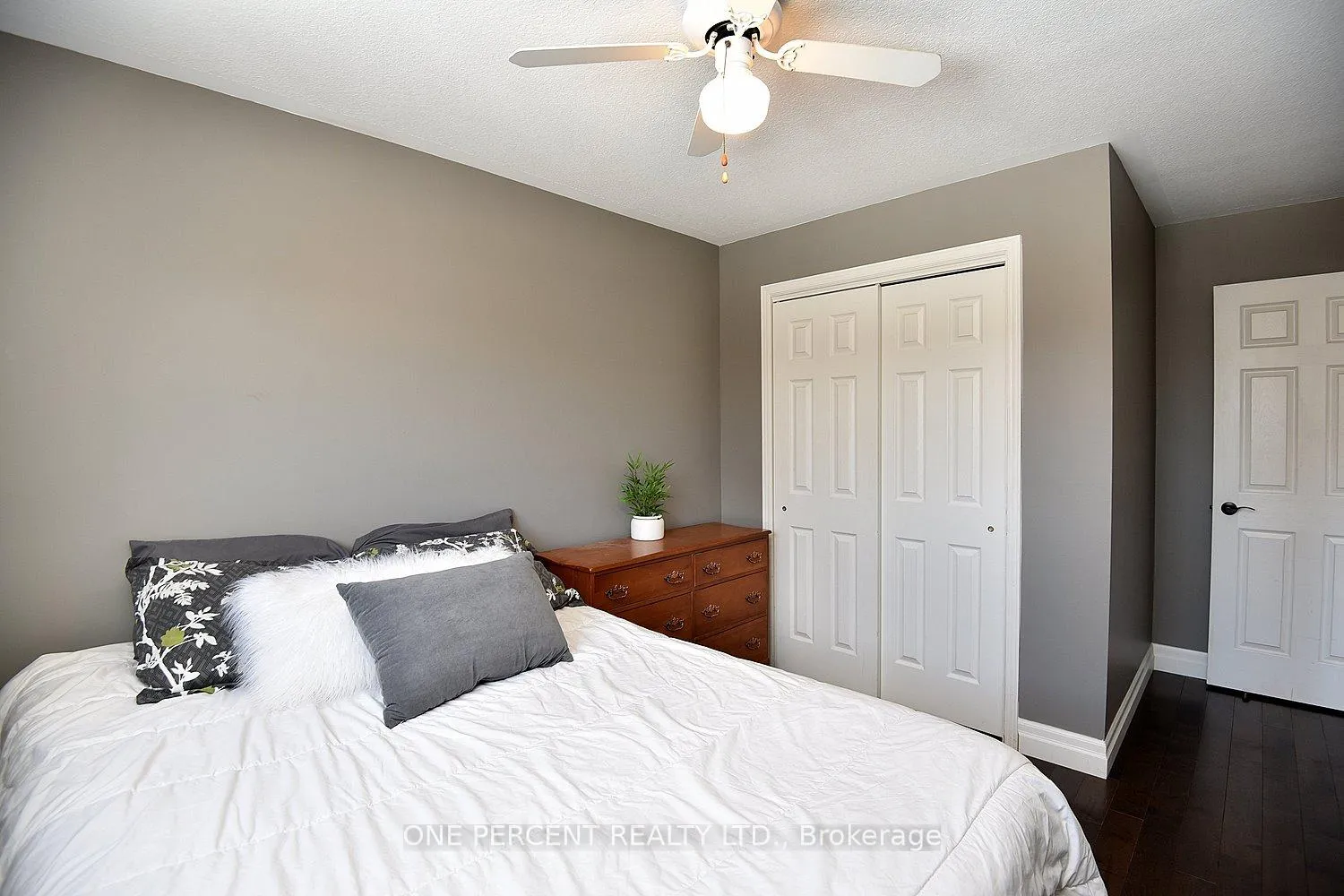 Photo 18 of 552 Southridge Drive, Hamilton, Mountview — HOMEH