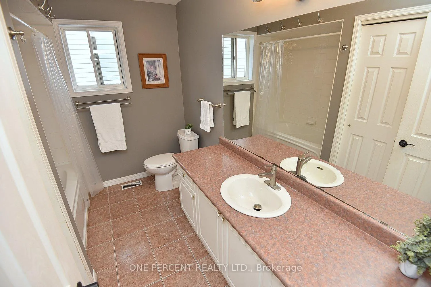 Photo 20 of 552 Southridge Drive, Hamilton, Mountview — HOMEH