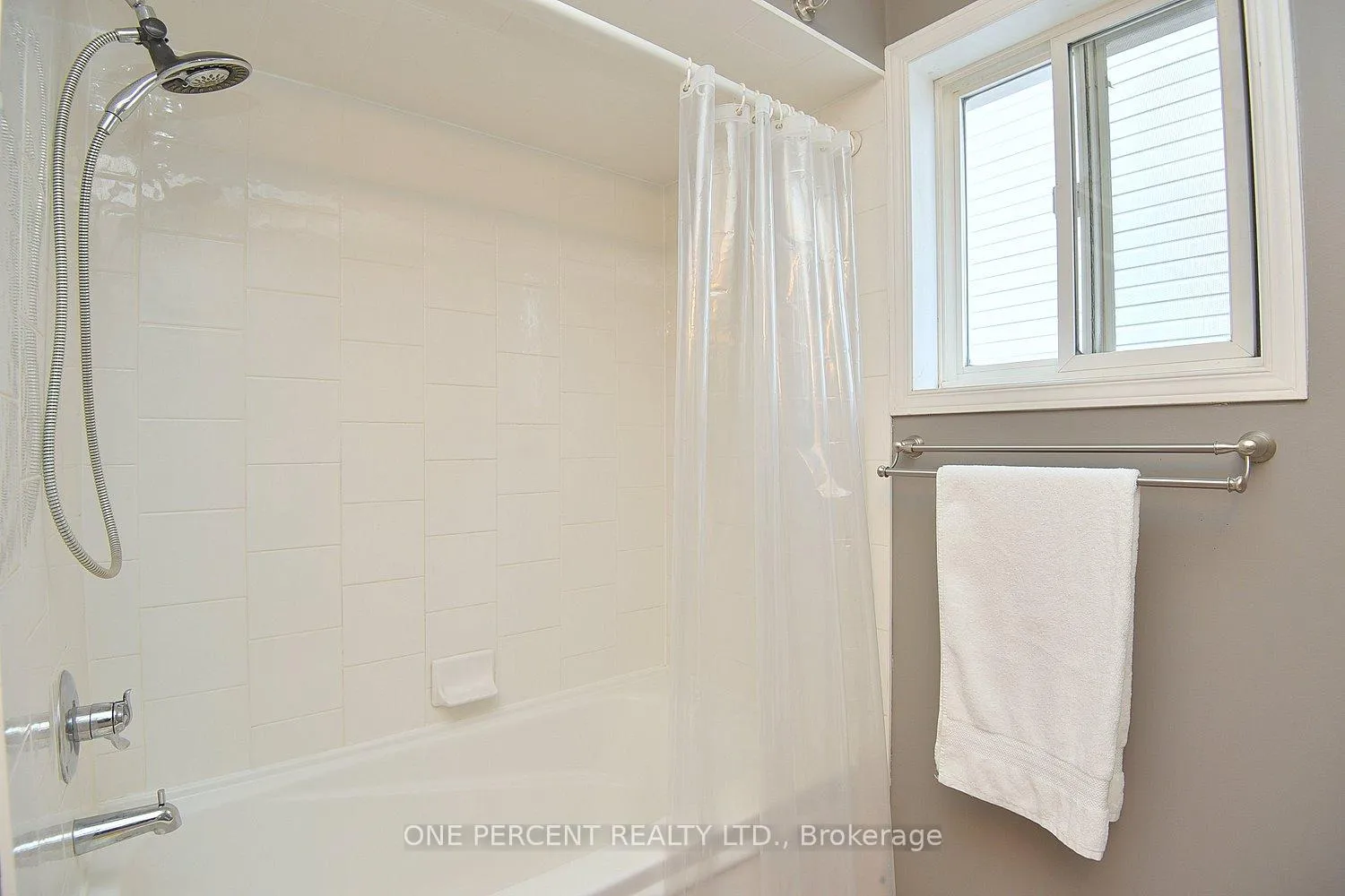 Photo 21 of 552 Southridge Drive, Hamilton, Mountview — HOMEH