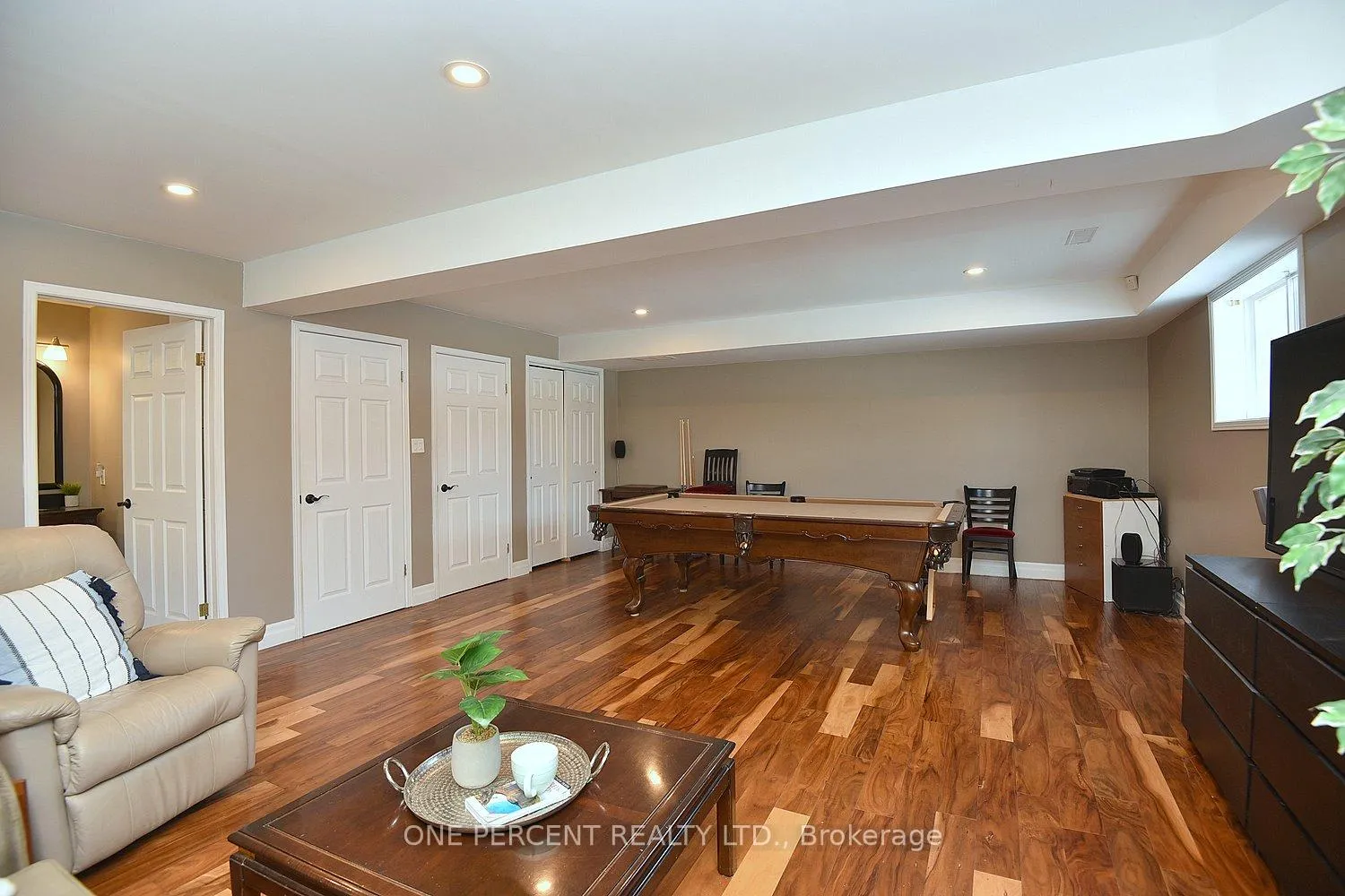 Photo 23 of 552 Southridge Drive, Hamilton, Mountview — HOMEH