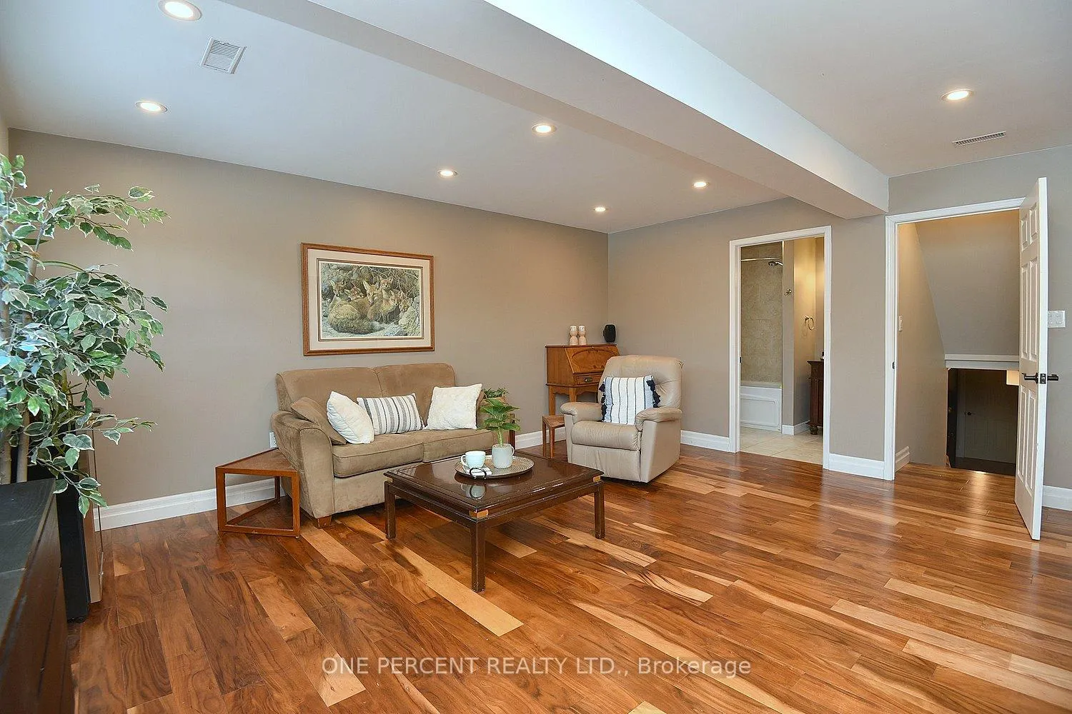 Photo 26 of 552 Southridge Drive, Hamilton, Mountview — HOMEH