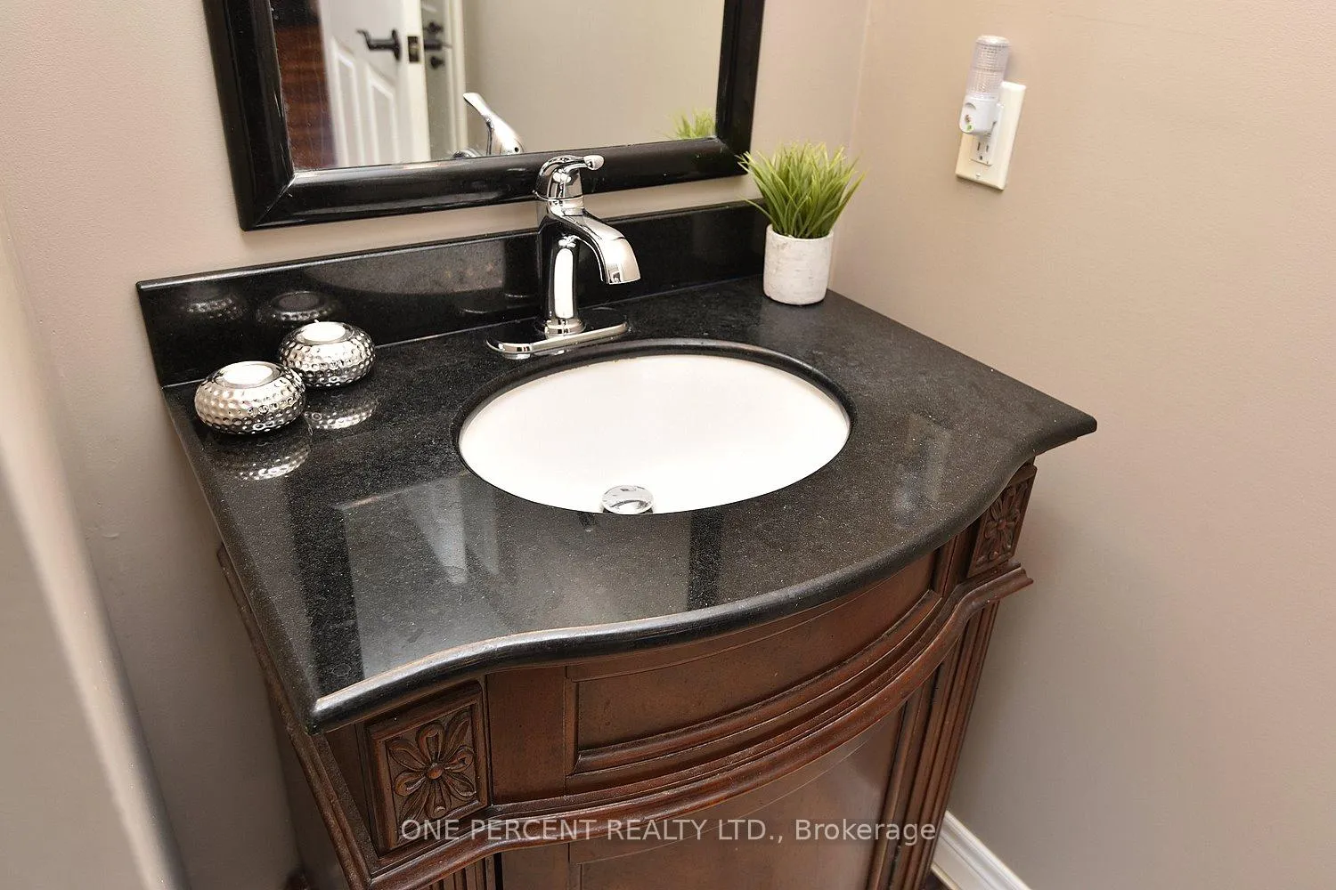 Photo 28 of 552 Southridge Drive, Hamilton, Mountview — HOMEH
