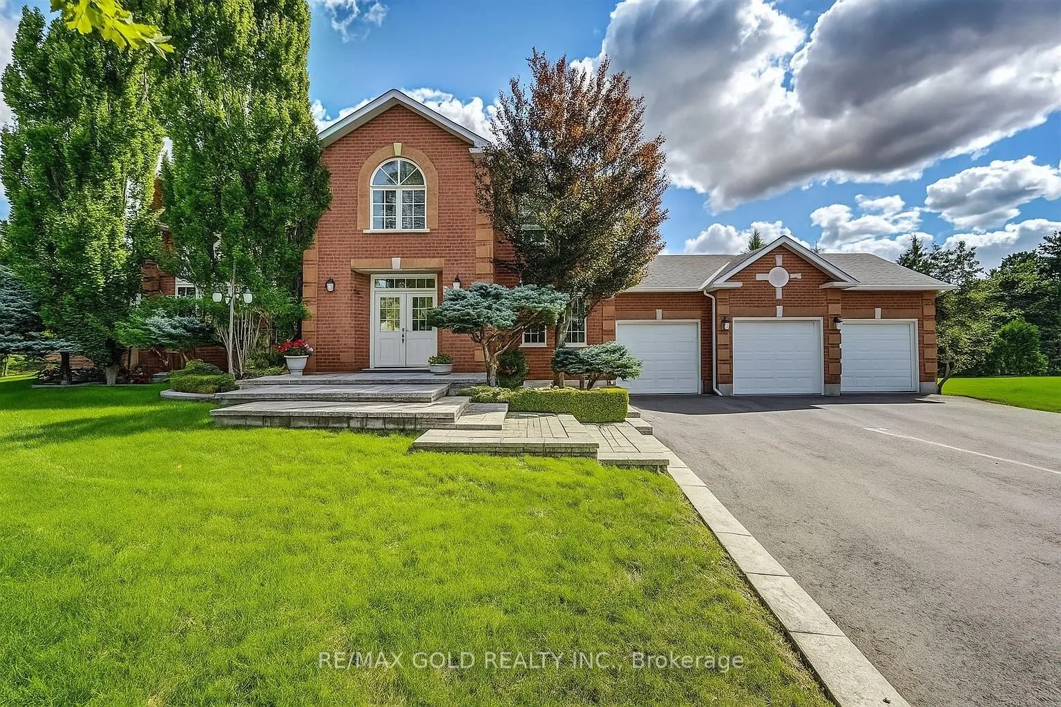 Photo 1 of 7 Brandiff Court, Caledon, Caledon East — HOMEH