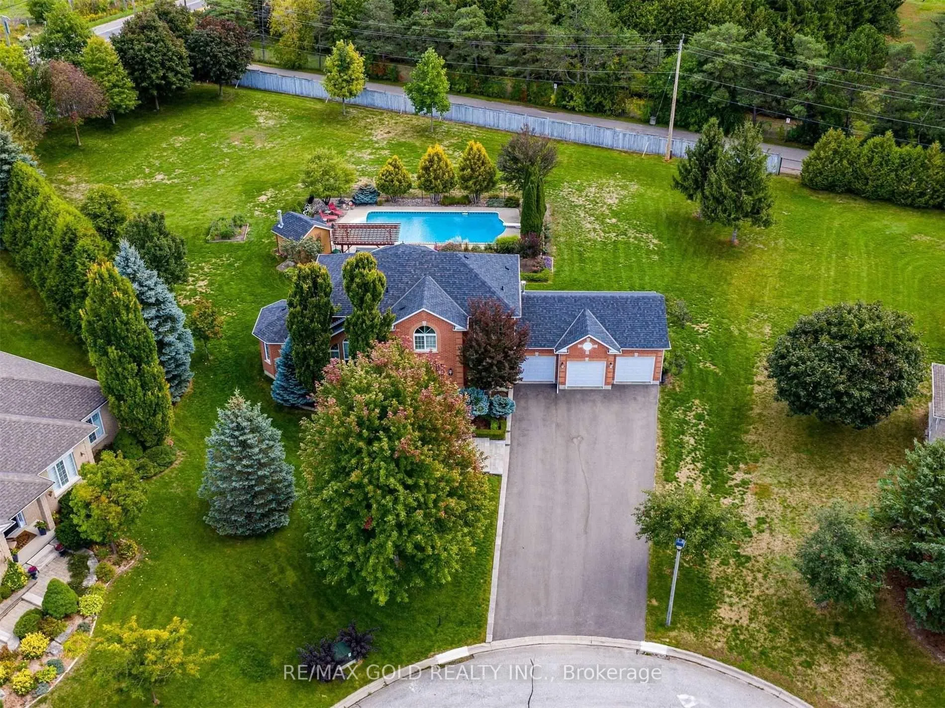 Photo 2 of 7 Brandiff Court, Caledon, Caledon East — HOMEH