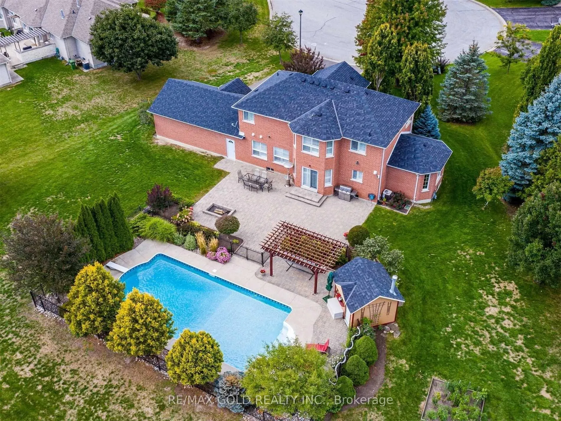 Photo 3 of 7 Brandiff Court, Caledon, Caledon East — HOMEH