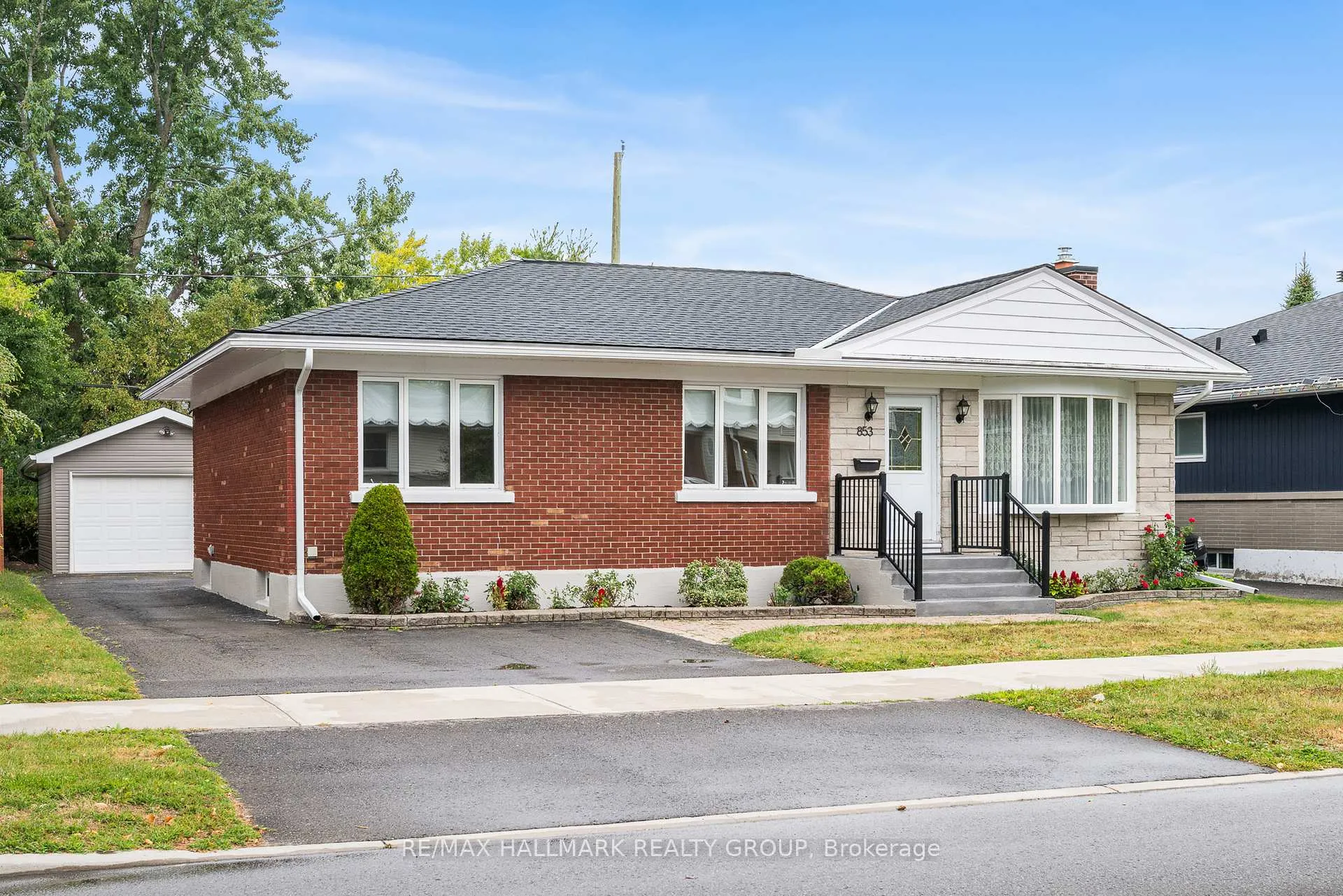 Photo 2 of 853 Chapman Boulevard, Ottawa, Elmvale Acres — HOMEH
