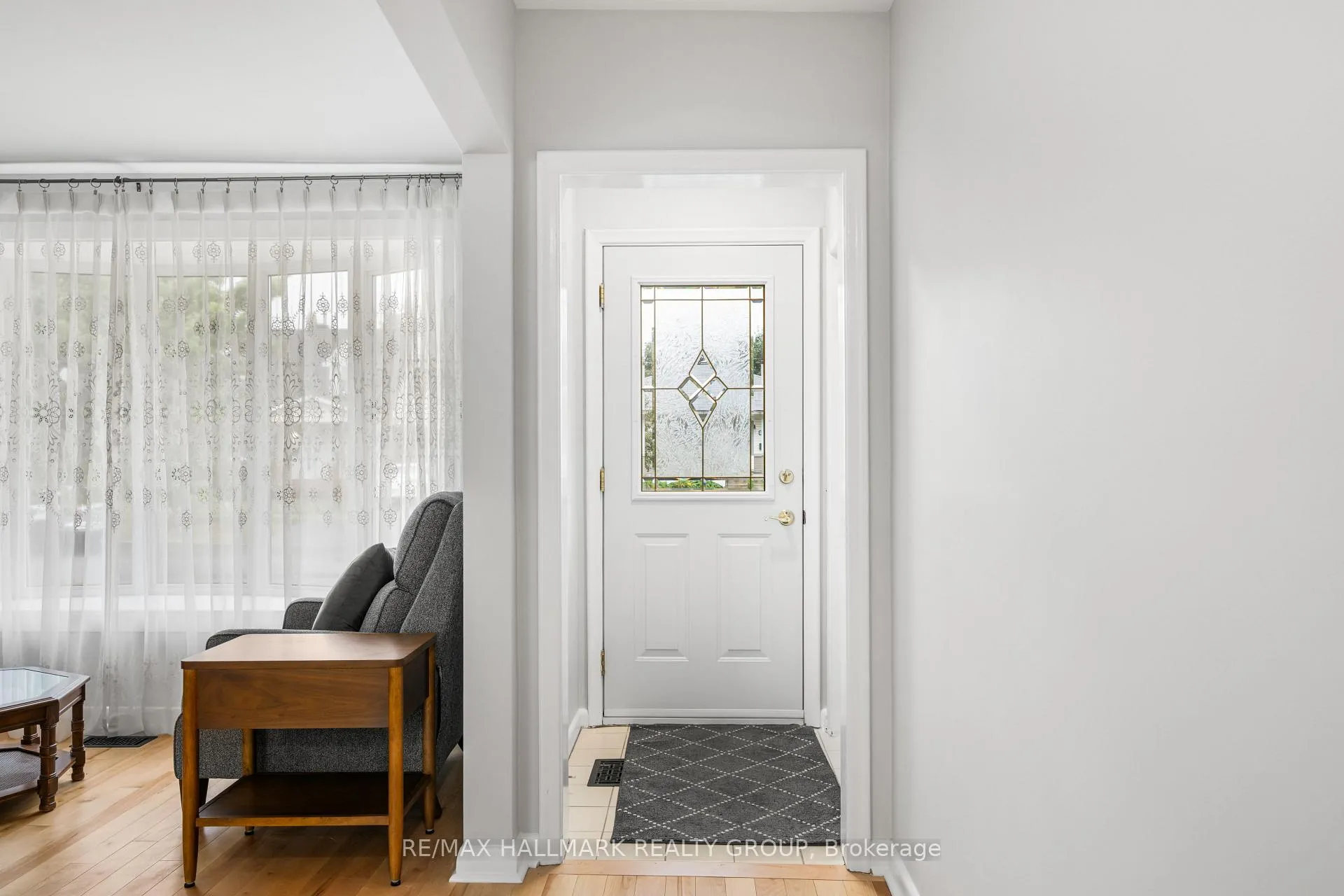 Photo 3 of 853 Chapman Boulevard, Ottawa, Elmvale Acres — HOMEH