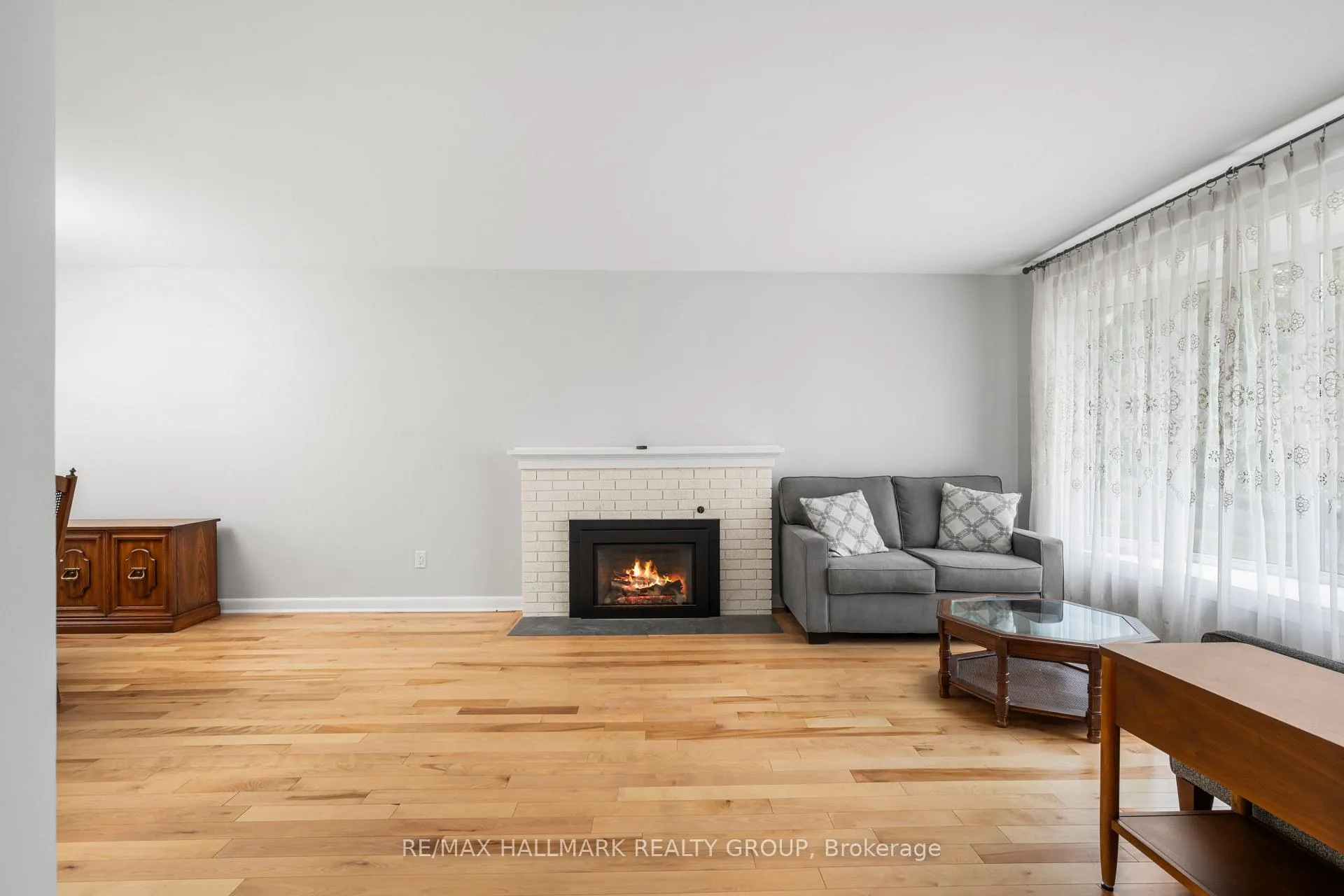 Photo 4 of 853 Chapman Boulevard, Ottawa, Elmvale Acres — HOMEH