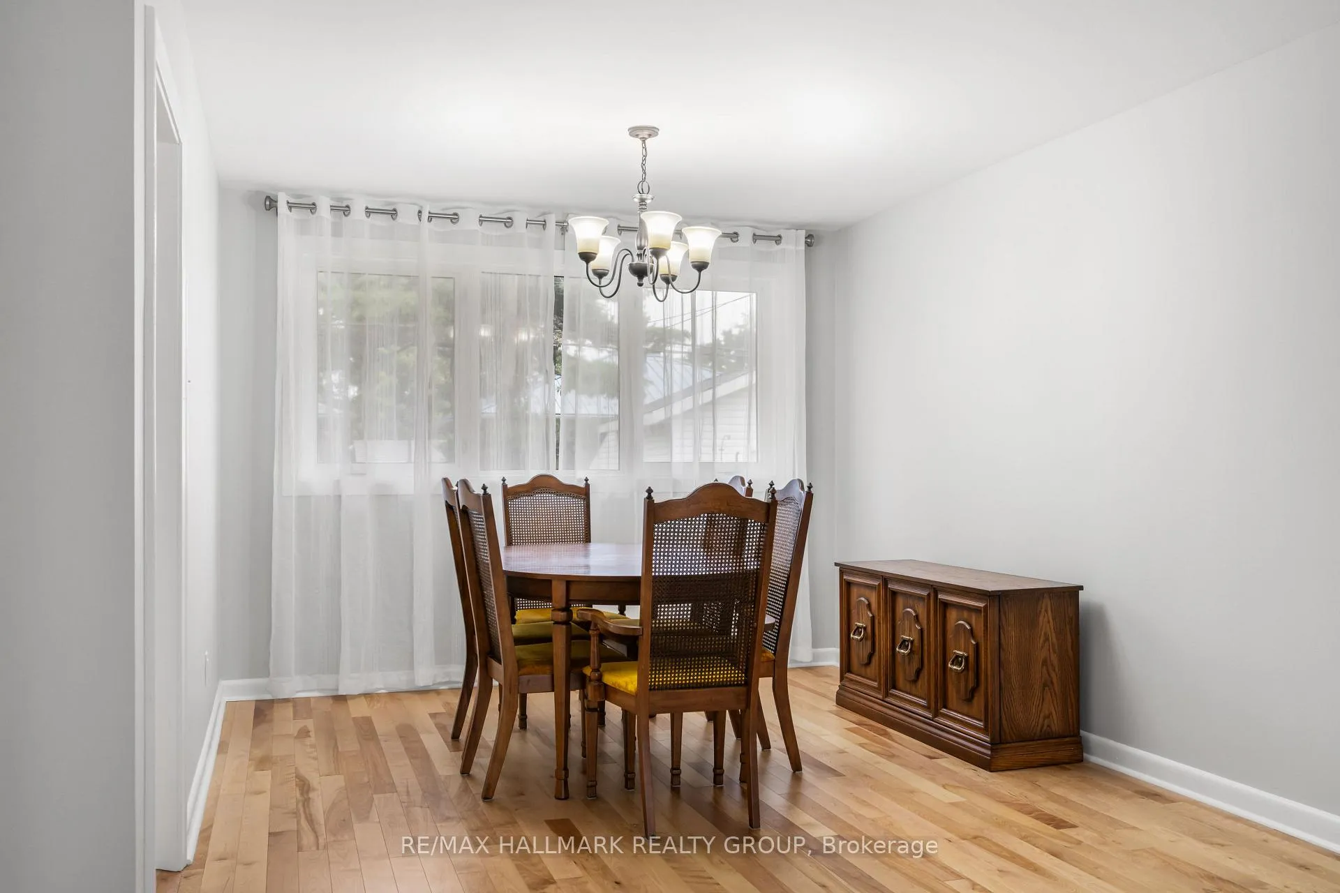 Photo 8 of 853 Chapman Boulevard, Ottawa, Elmvale Acres — HOMEH