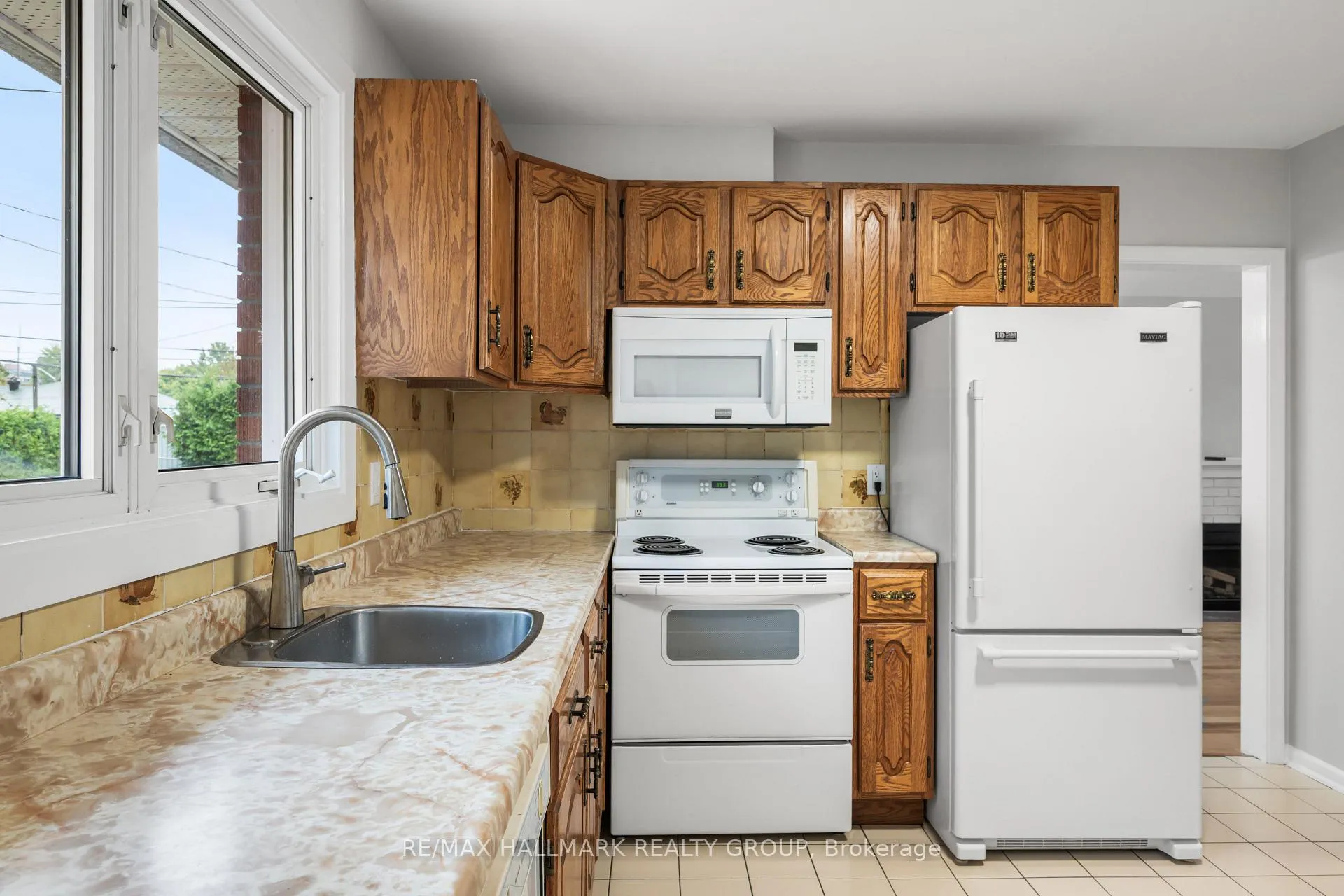 Photo 10 of 853 Chapman Boulevard, Ottawa, Elmvale Acres — HOMEH