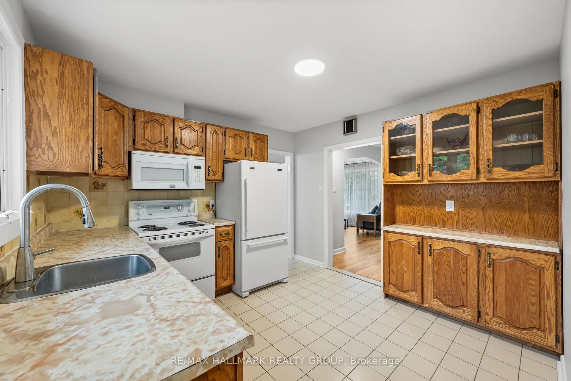 Photo 11 of 853 Chapman Boulevard, Ottawa, Elmvale Acres — HOMEH