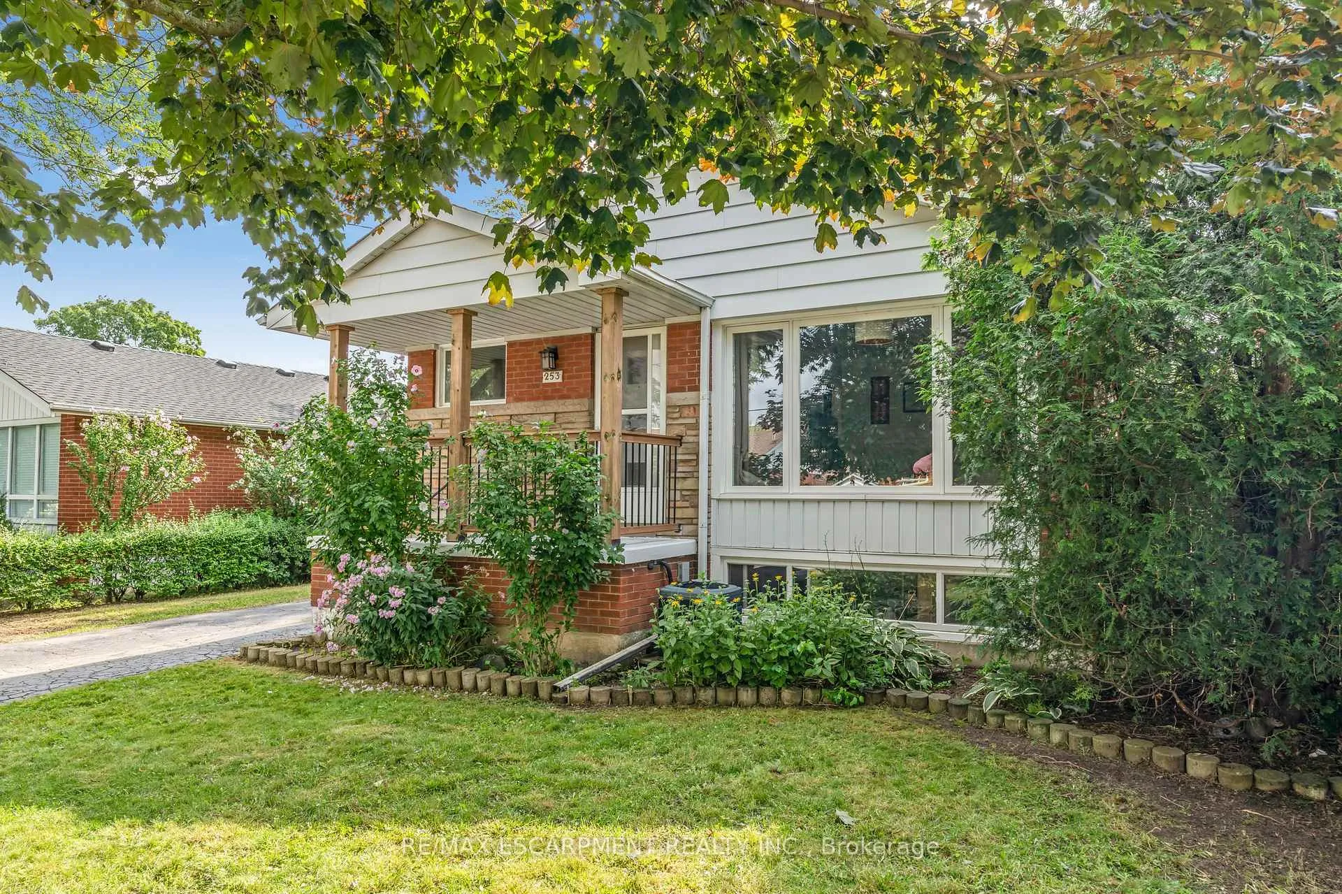 Photo 1 of 253 West 33rd Street, Hamilton, Westcliffe — HOMEH