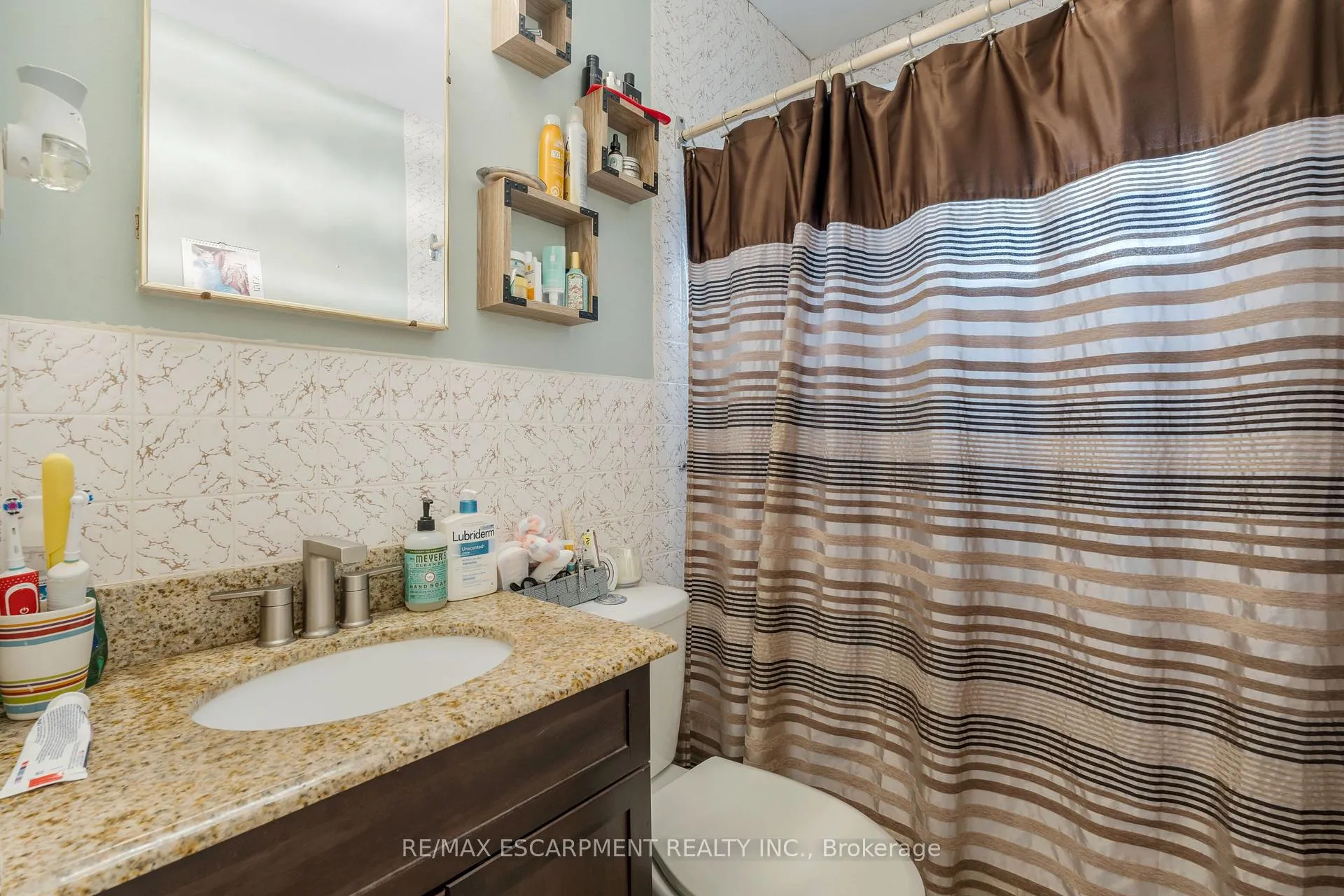 Photo 10 of 253 West 33rd Street, Hamilton, Westcliffe — HOMEH
