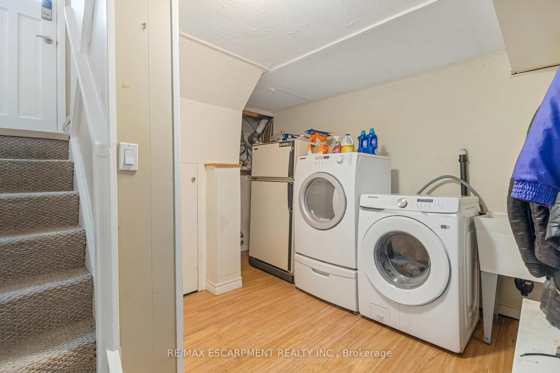 Photo 11 of 253 West 33rd Street, Hamilton, Westcliffe — HOMEH