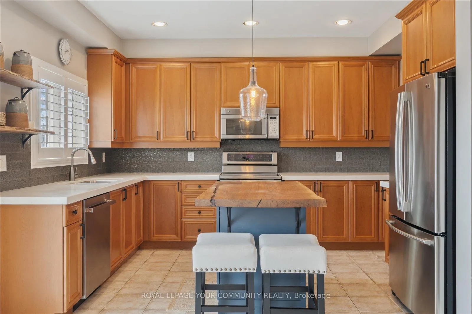 Photo 13 of 118 Chapman Court, Aurora, Aurora Grove — HOMEH
