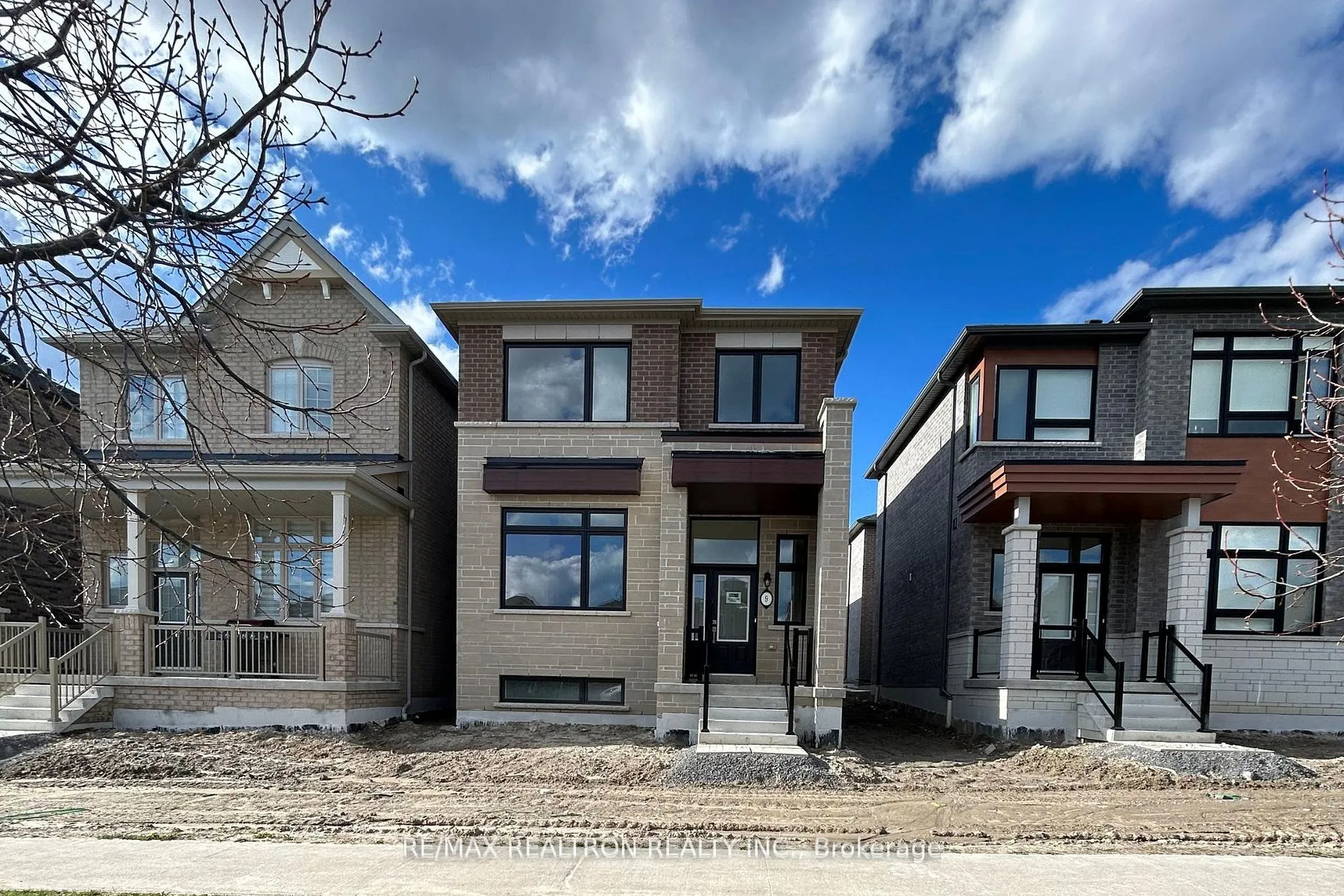 Photo 2 of 9 Mountainside Crescent, Whitby, Rolling Acres — HOMEH